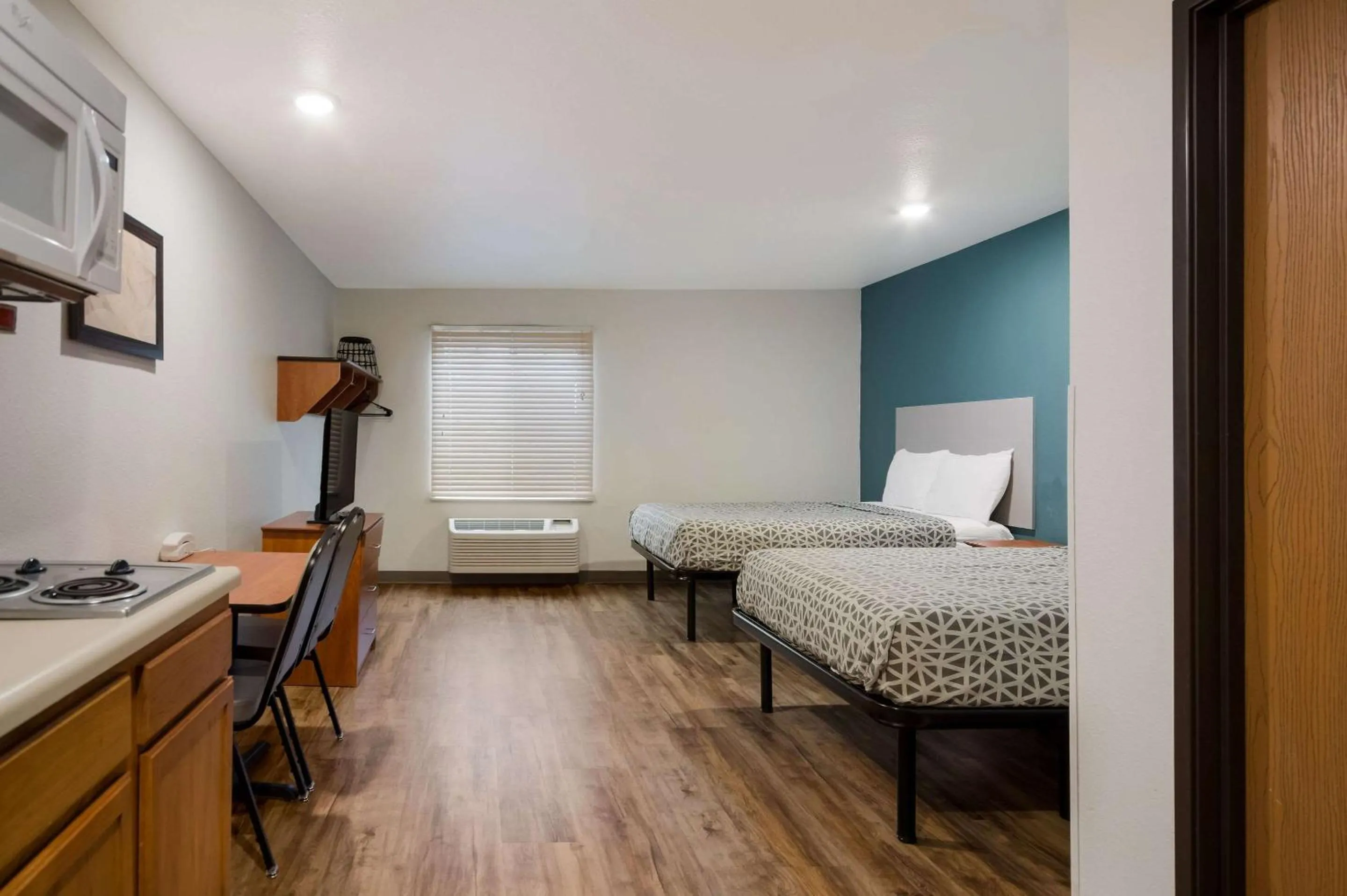 Bedroom, Bed in WoodSpring Suites Augusta Riverwatch