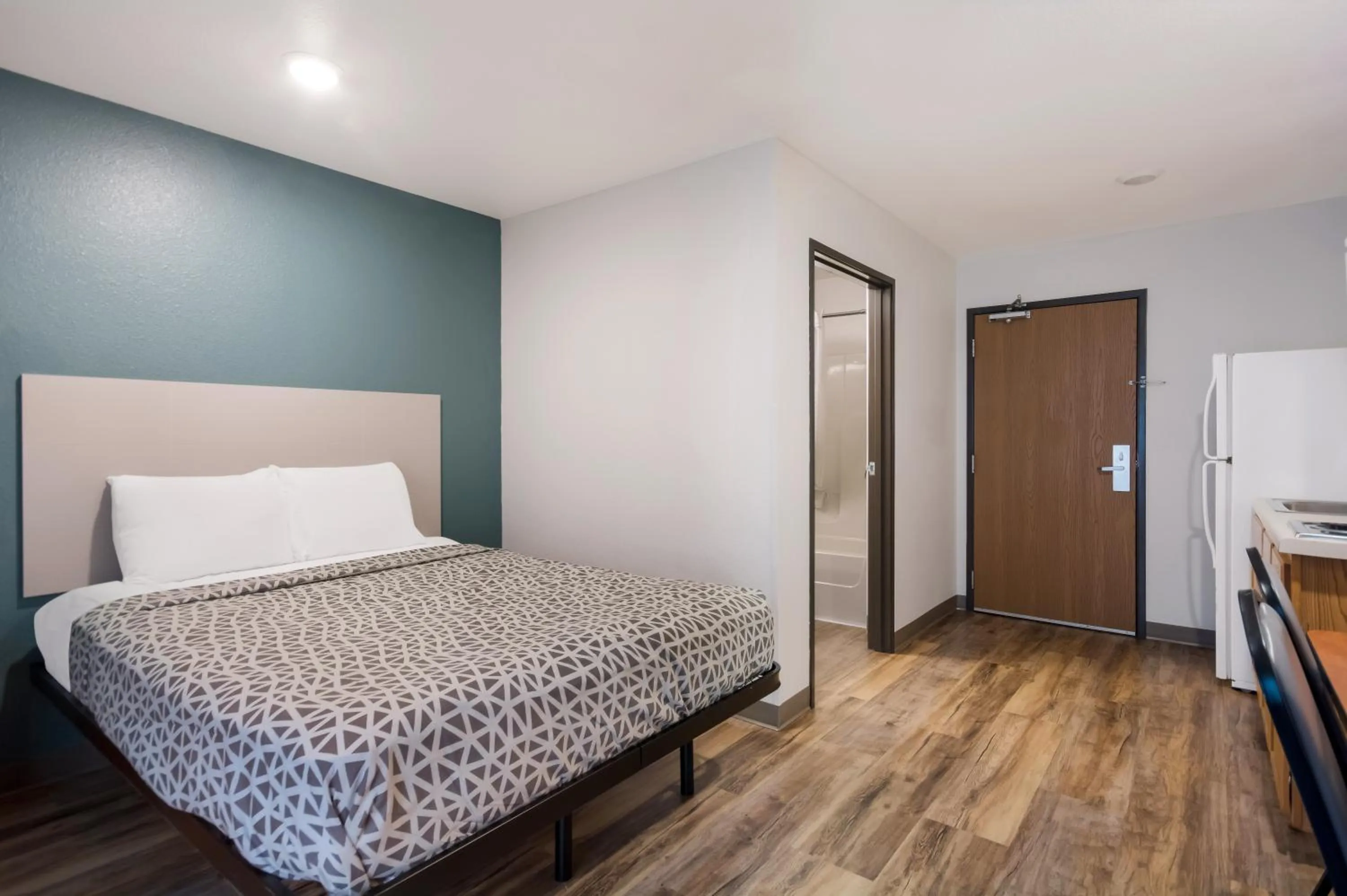 Bedroom, Bed in WoodSpring Suites Augusta Riverwatch