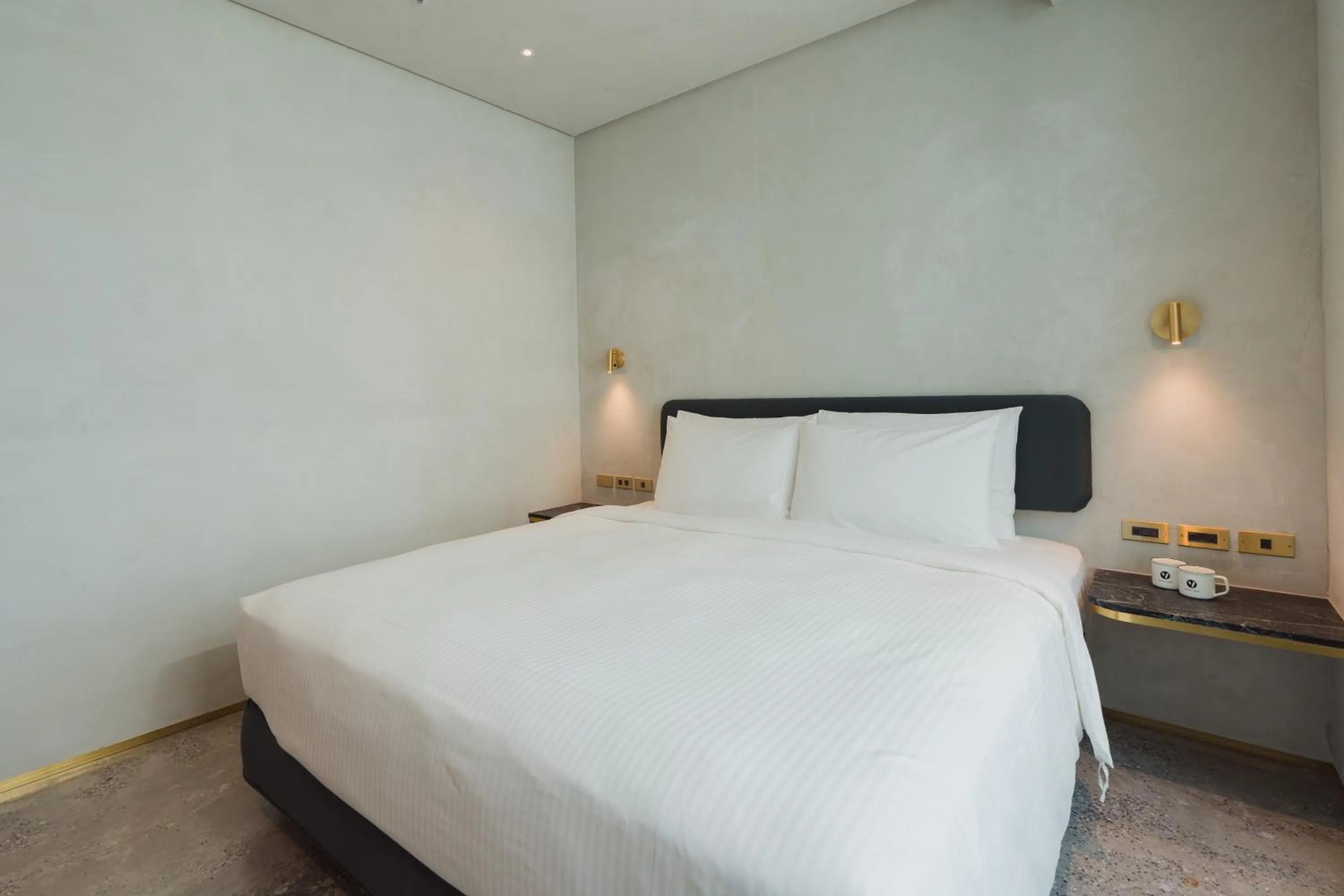 Photo of the whole room, Bed in PAPO'A Harbor Hotel