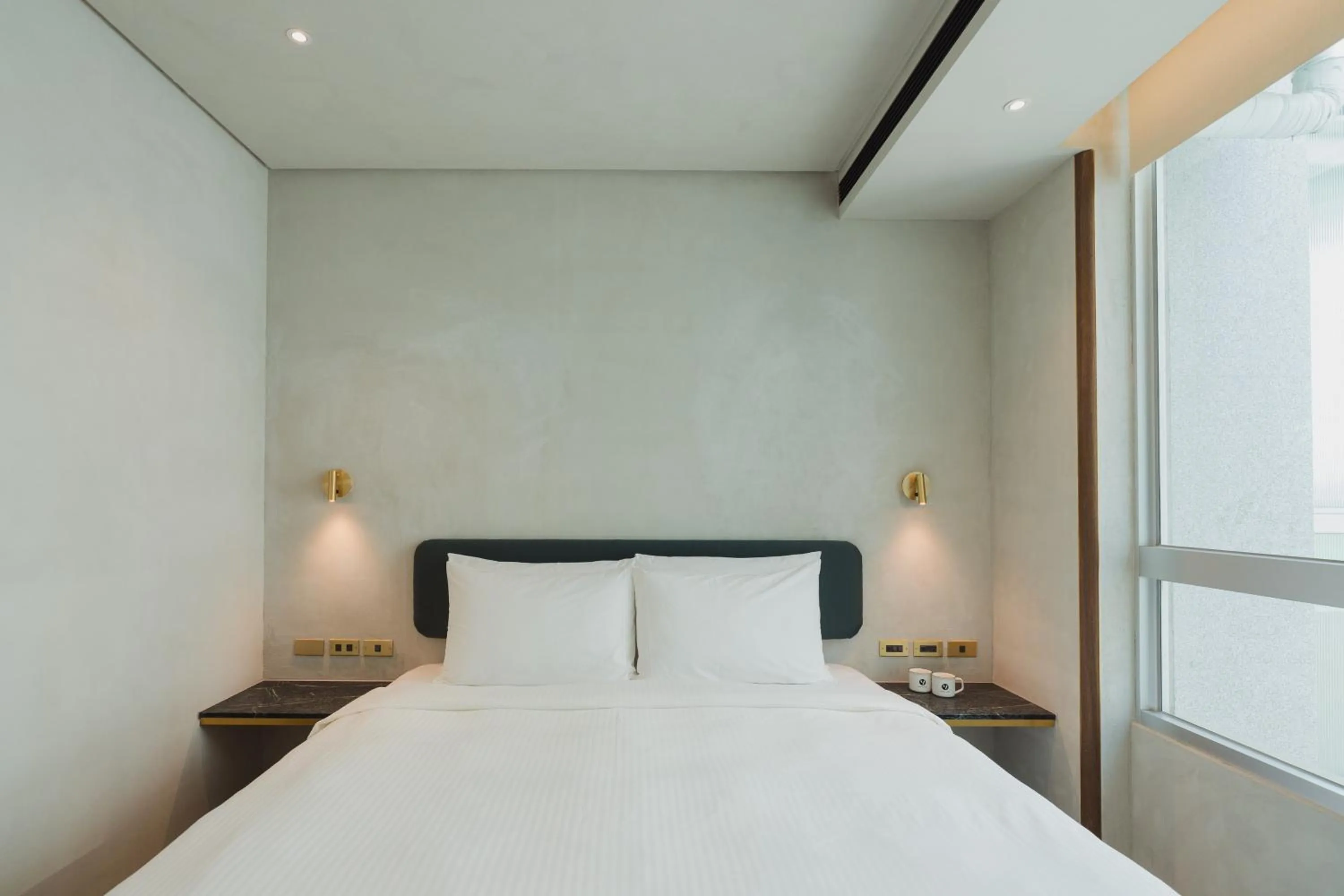 Photo of the whole room, Bed in PAPO'A Harbor Hotel