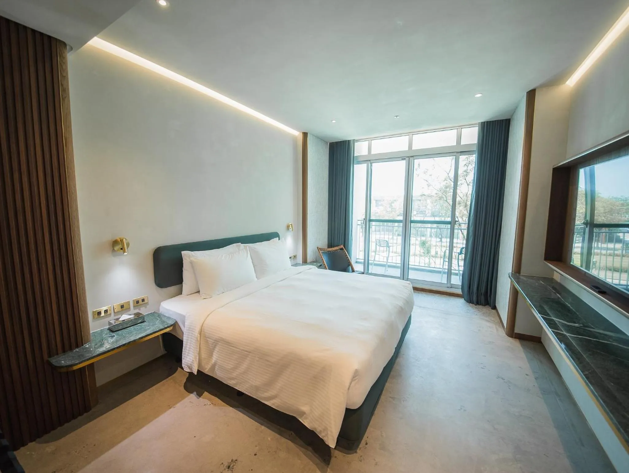 Photo of the whole room, Bed in PAPO'A Harbor Hotel