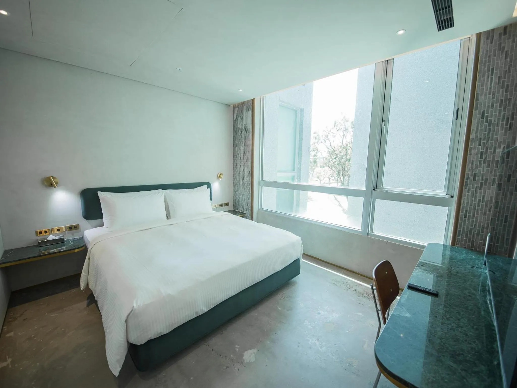 Photo of the whole room, Bed in PAPO'A Harbor Hotel