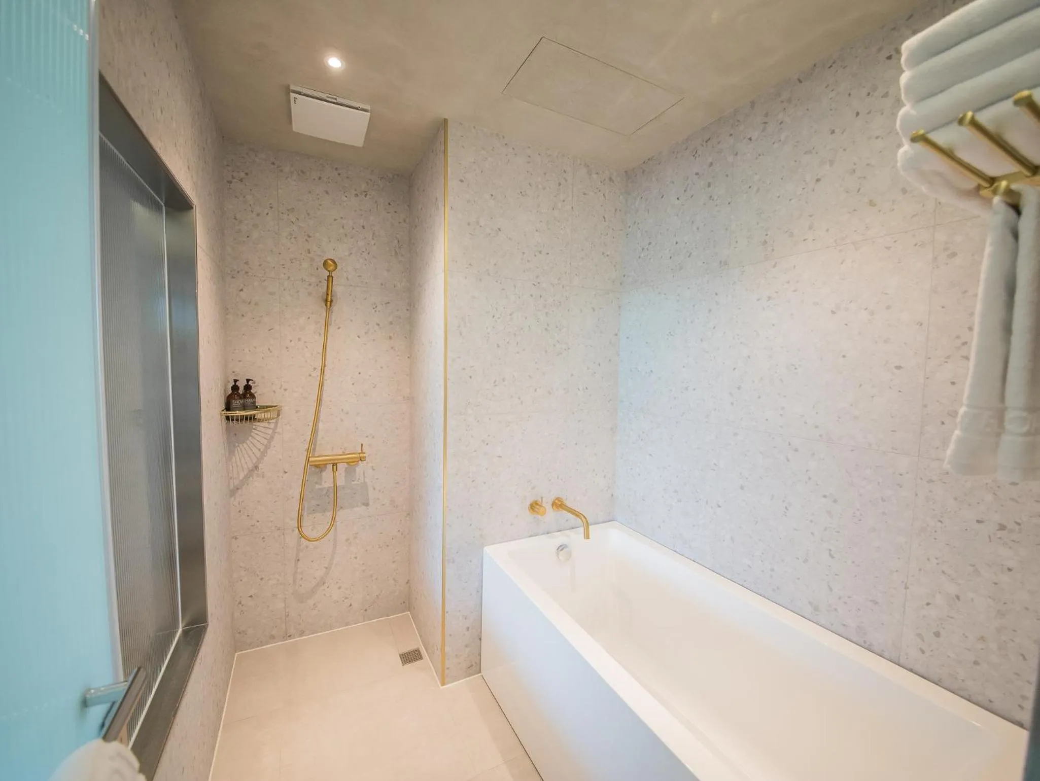 Bathroom in PAPO'A Harbor Hotel