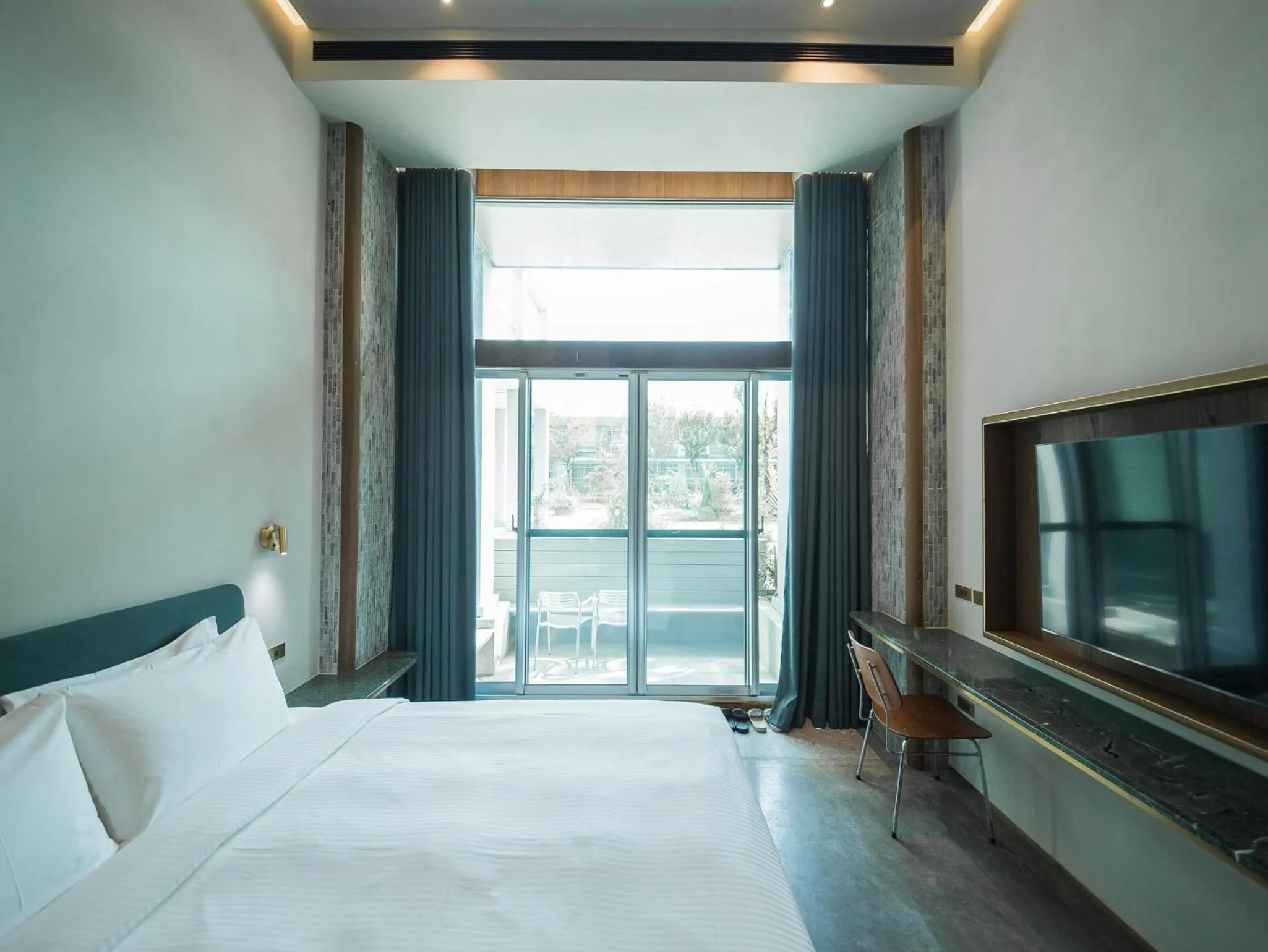 Photo of the whole room, Bed in PAPO'A Harbor Hotel