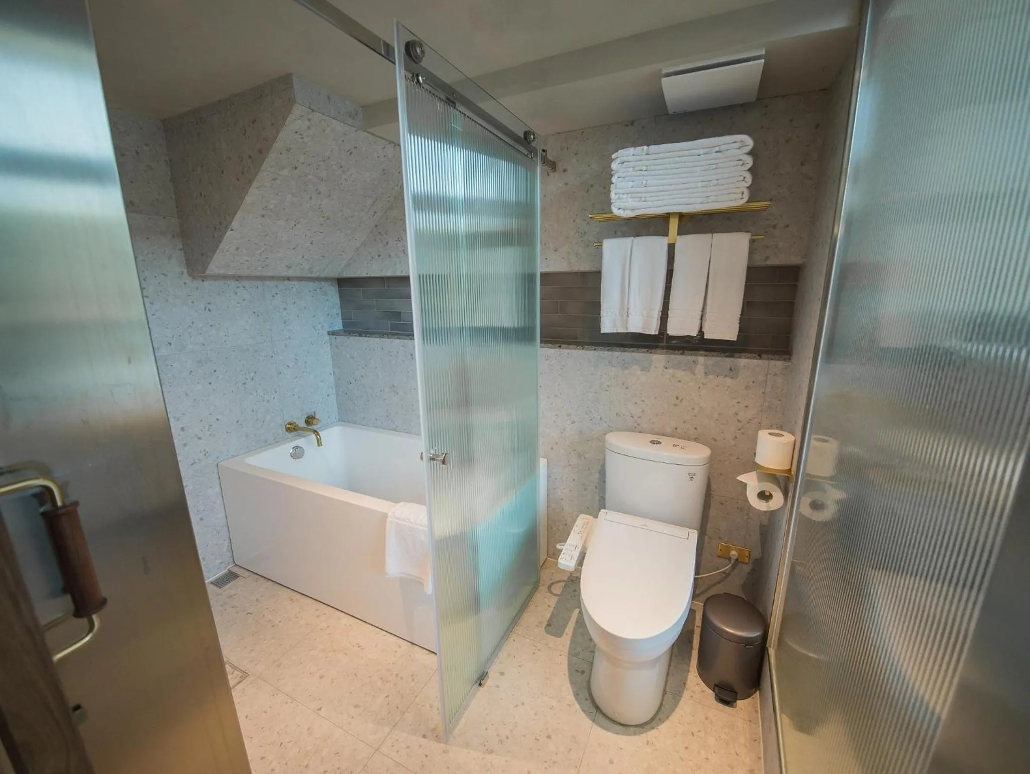 Bathroom in PAPO'A Harbor Hotel