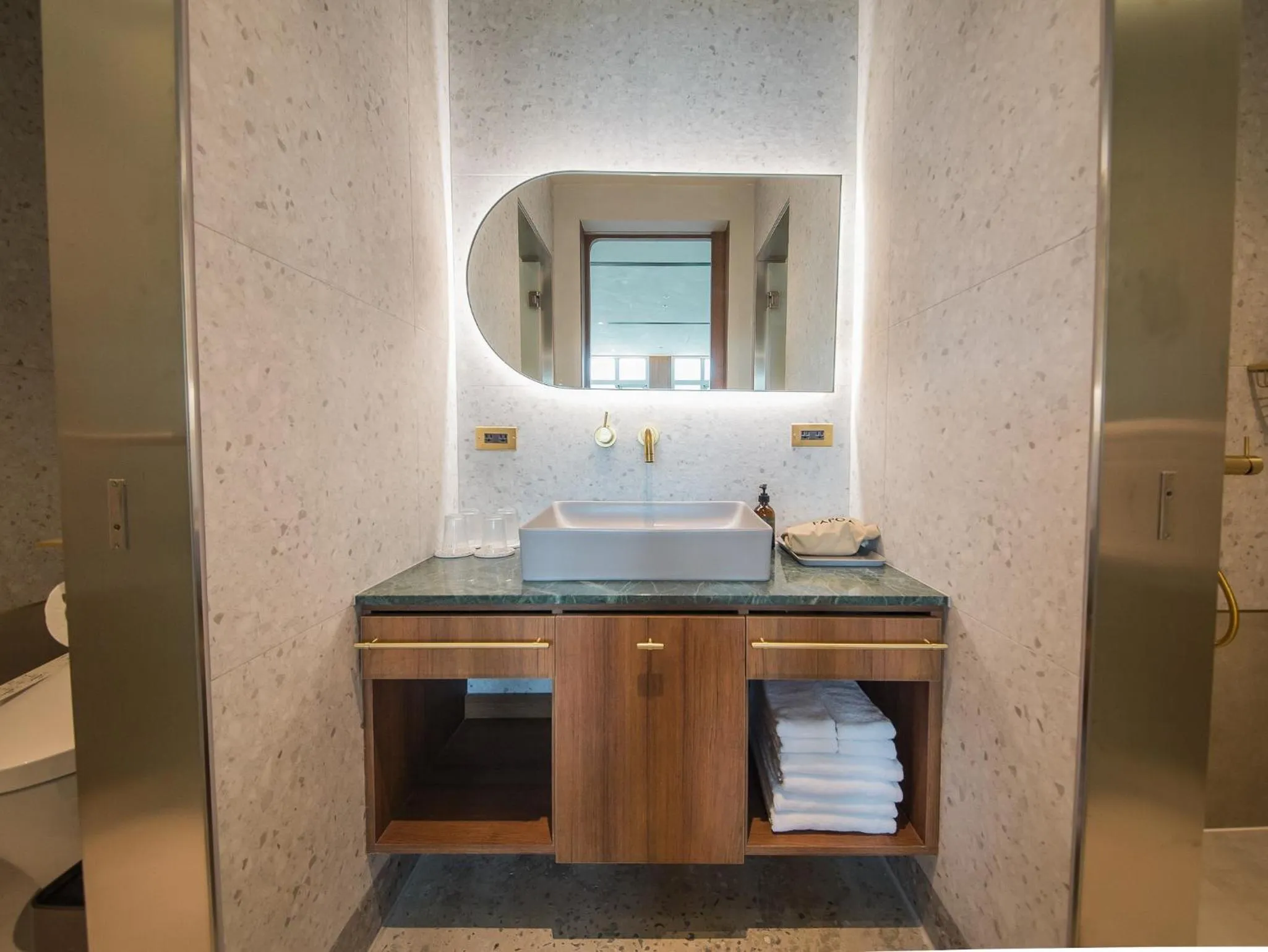 Bathroom in PAPO'A Harbor Hotel