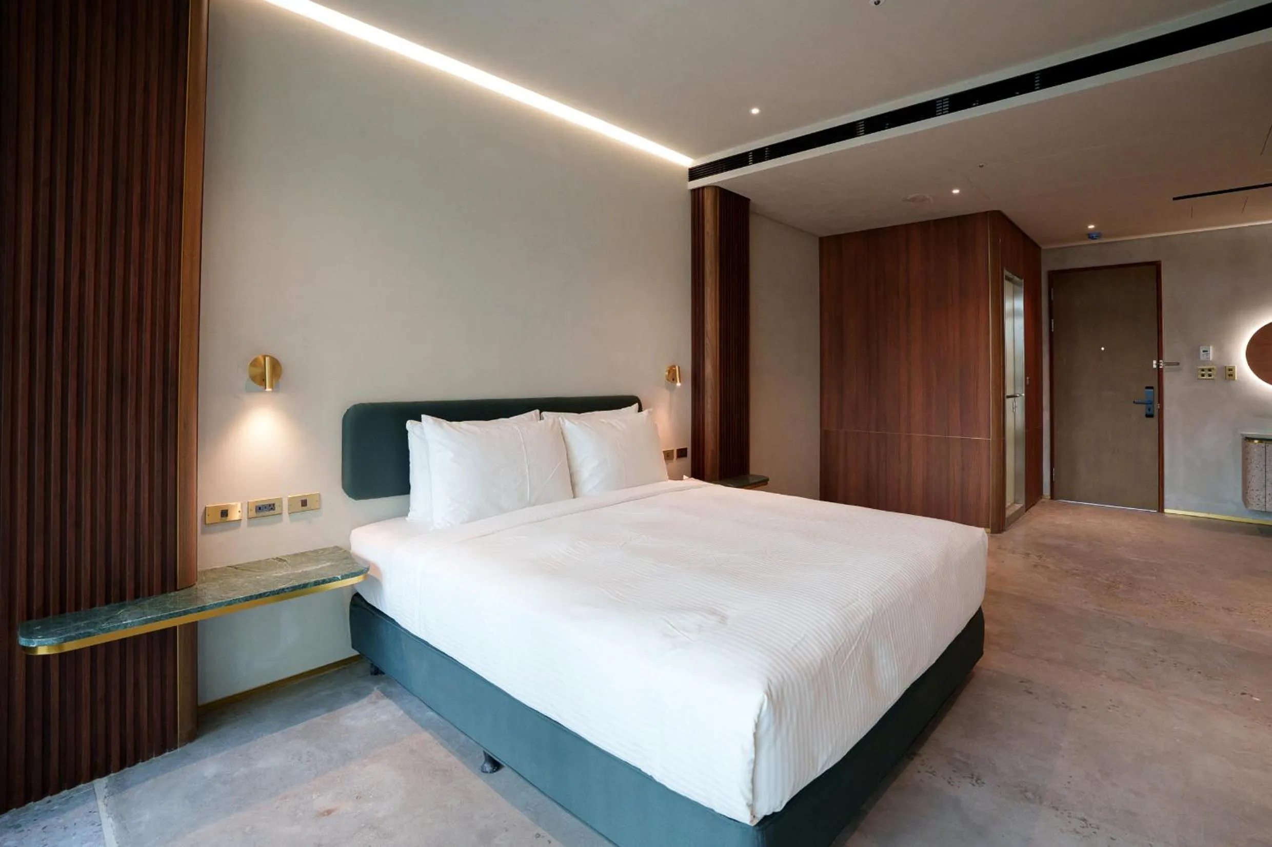 Photo of the whole room, Bed in PAPO'A Harbor Hotel