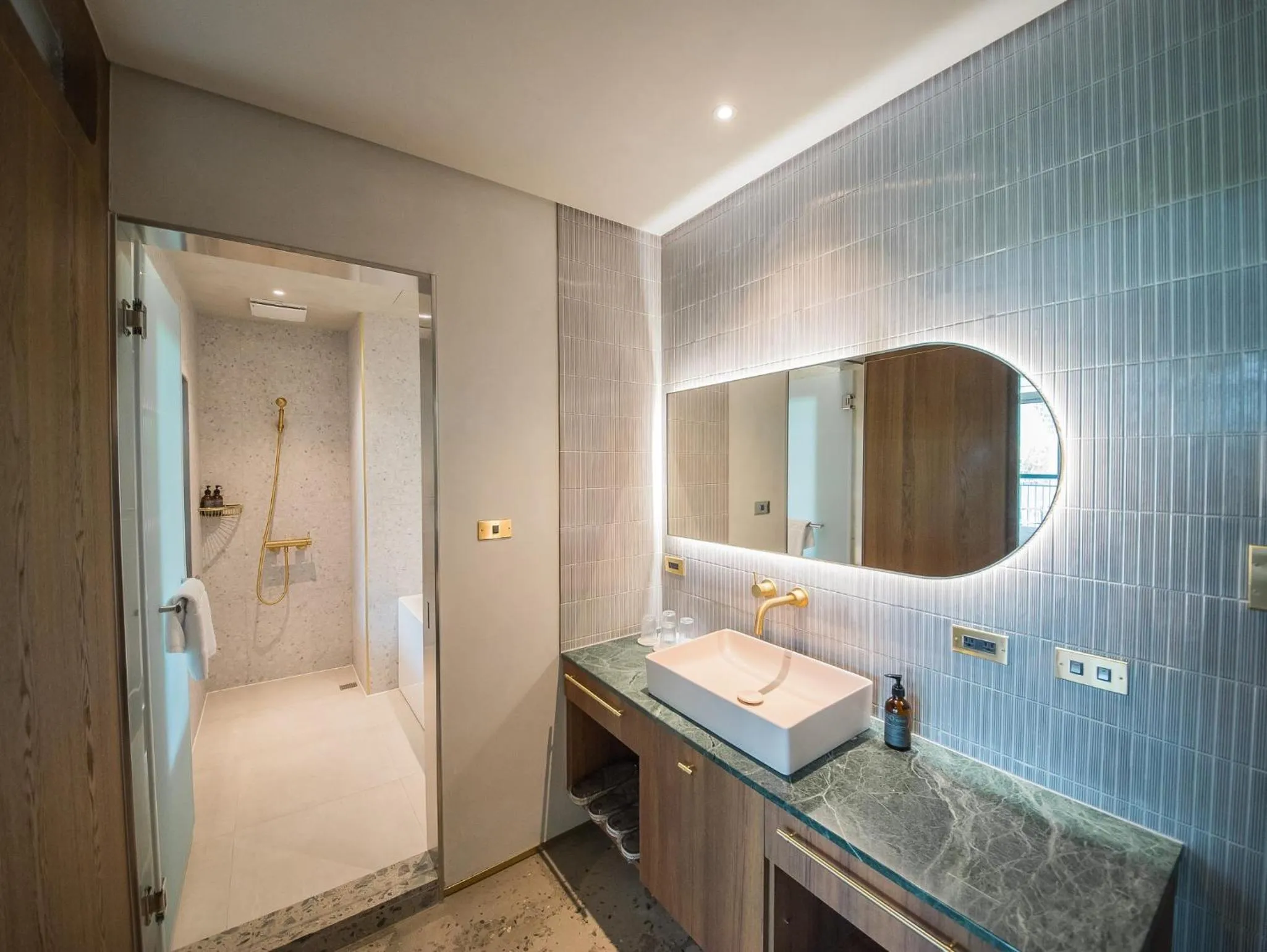 Bathroom in PAPO'A Harbor Hotel