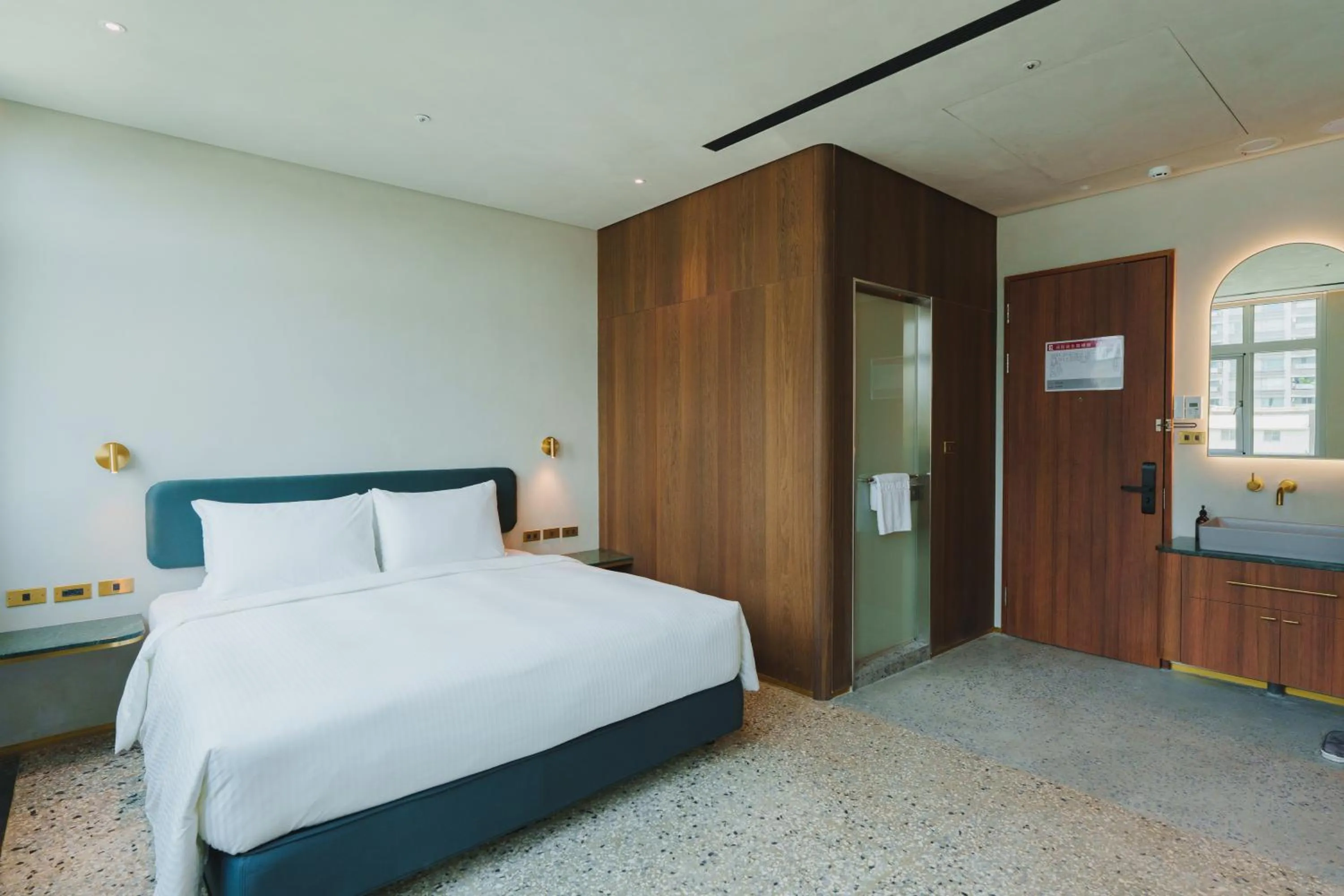 Photo of the whole room, Bed in PAPO'A Harbor Hotel