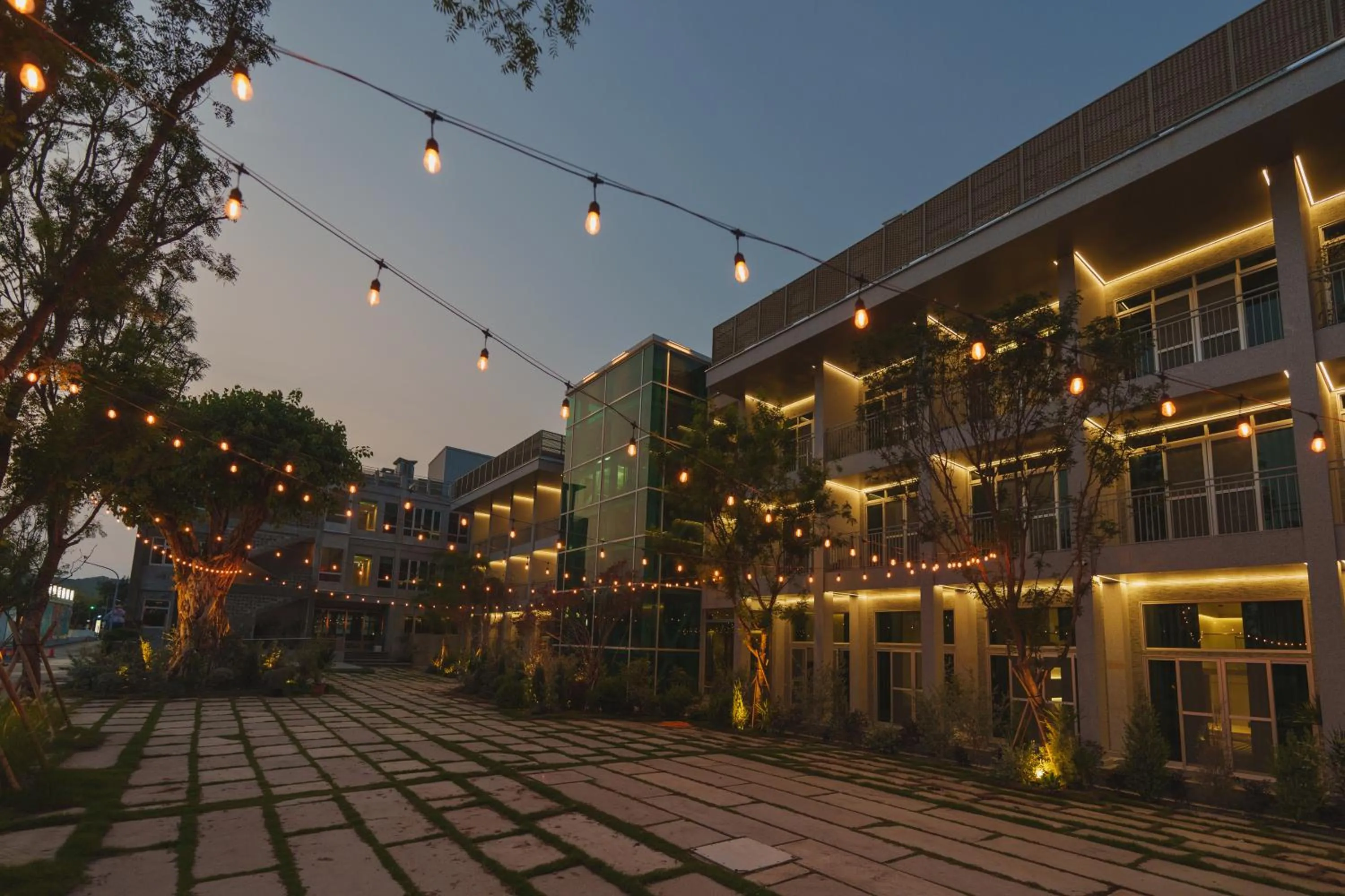 Property building in PAPO'A Harbor Hotel