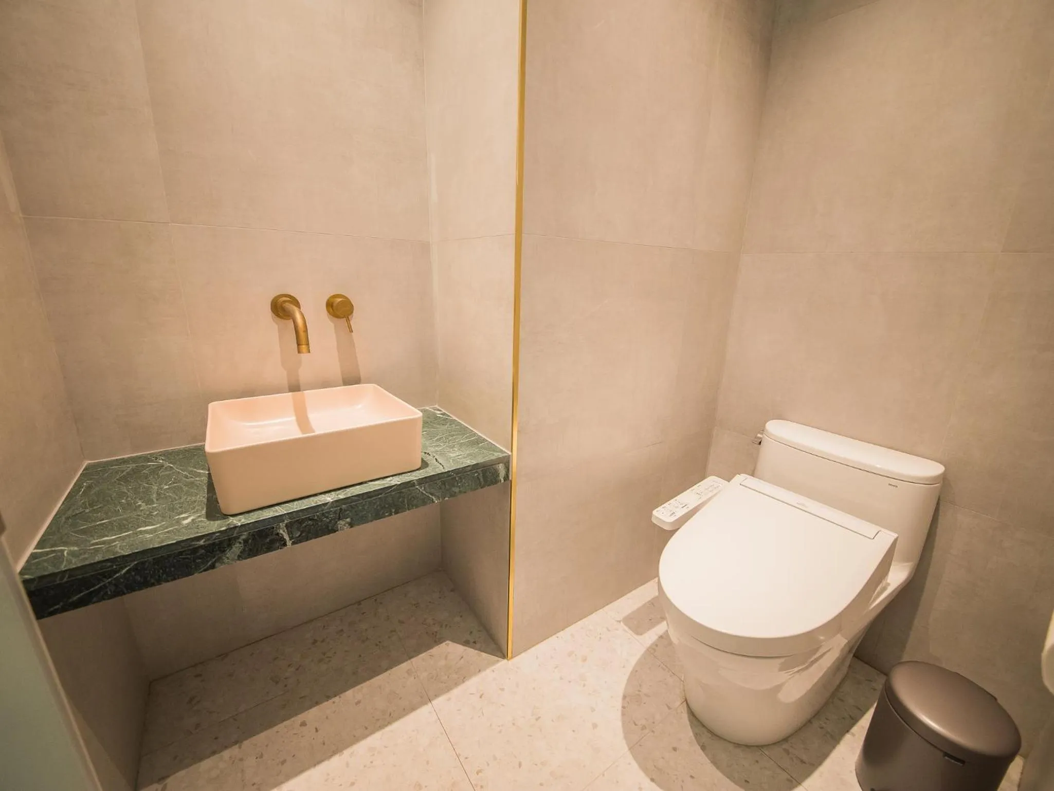 Toilet in PAPO'A Harbor Hotel