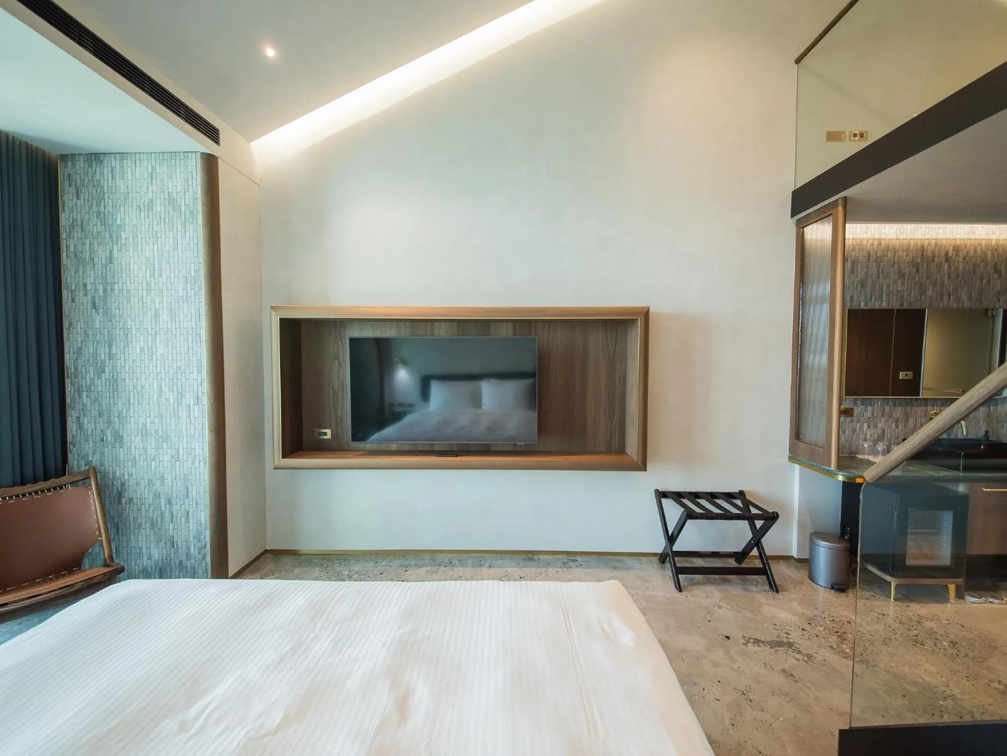 Photo of the whole room, Bed in PAPO'A Harbor Hotel