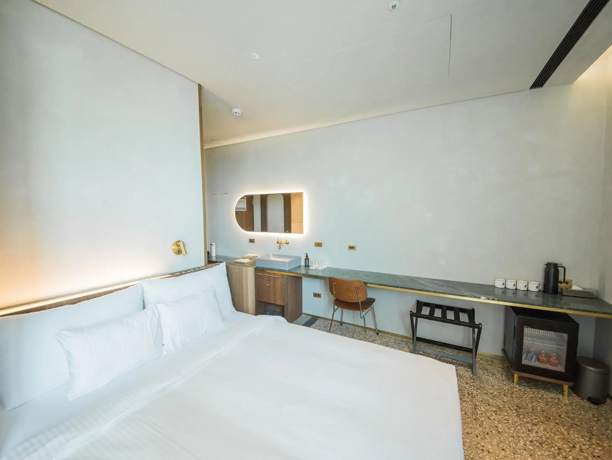 Photo of the whole room, Bed in PAPO'A Harbor Hotel