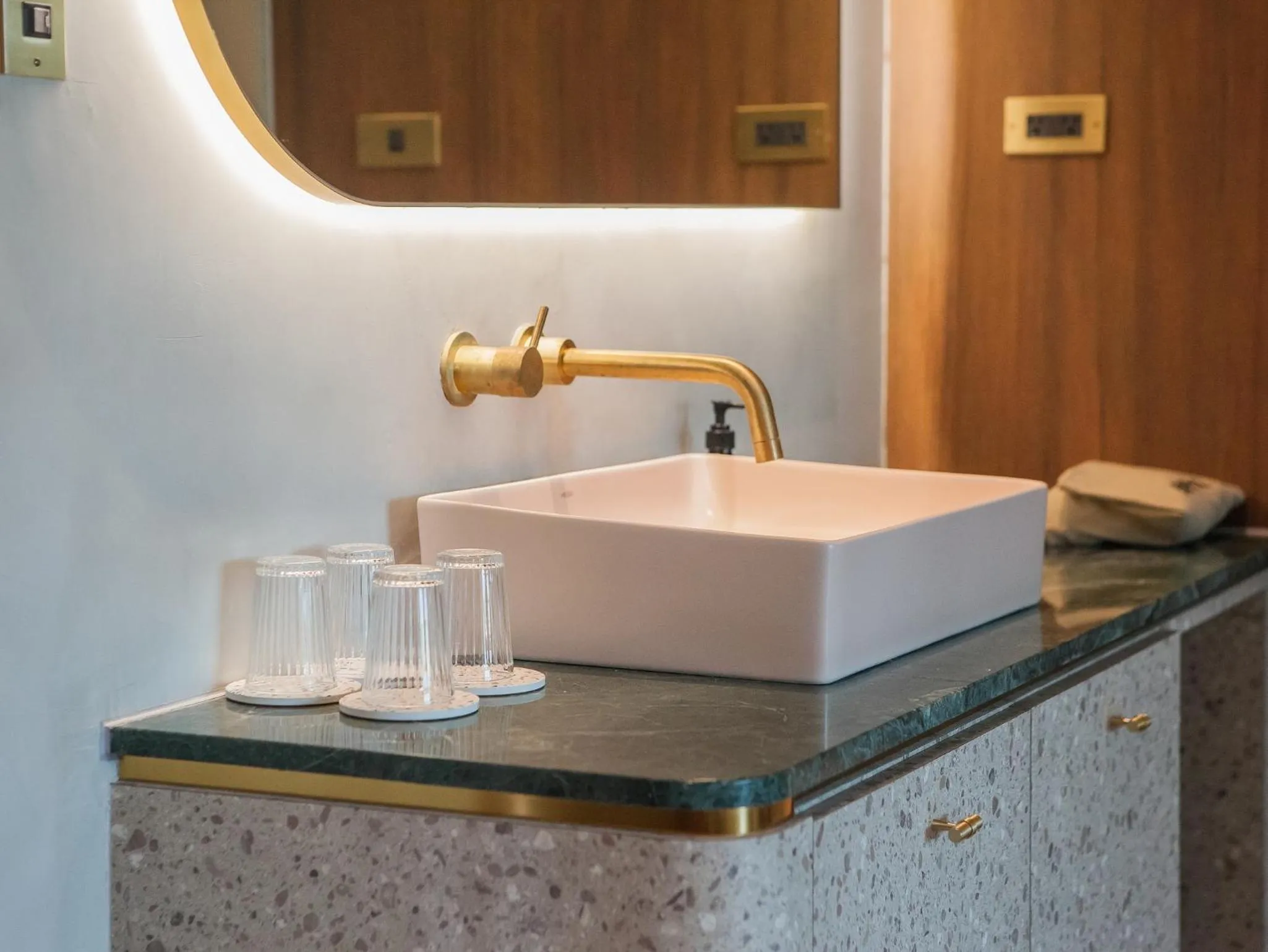 minibar in PAPO'A Harbor Hotel