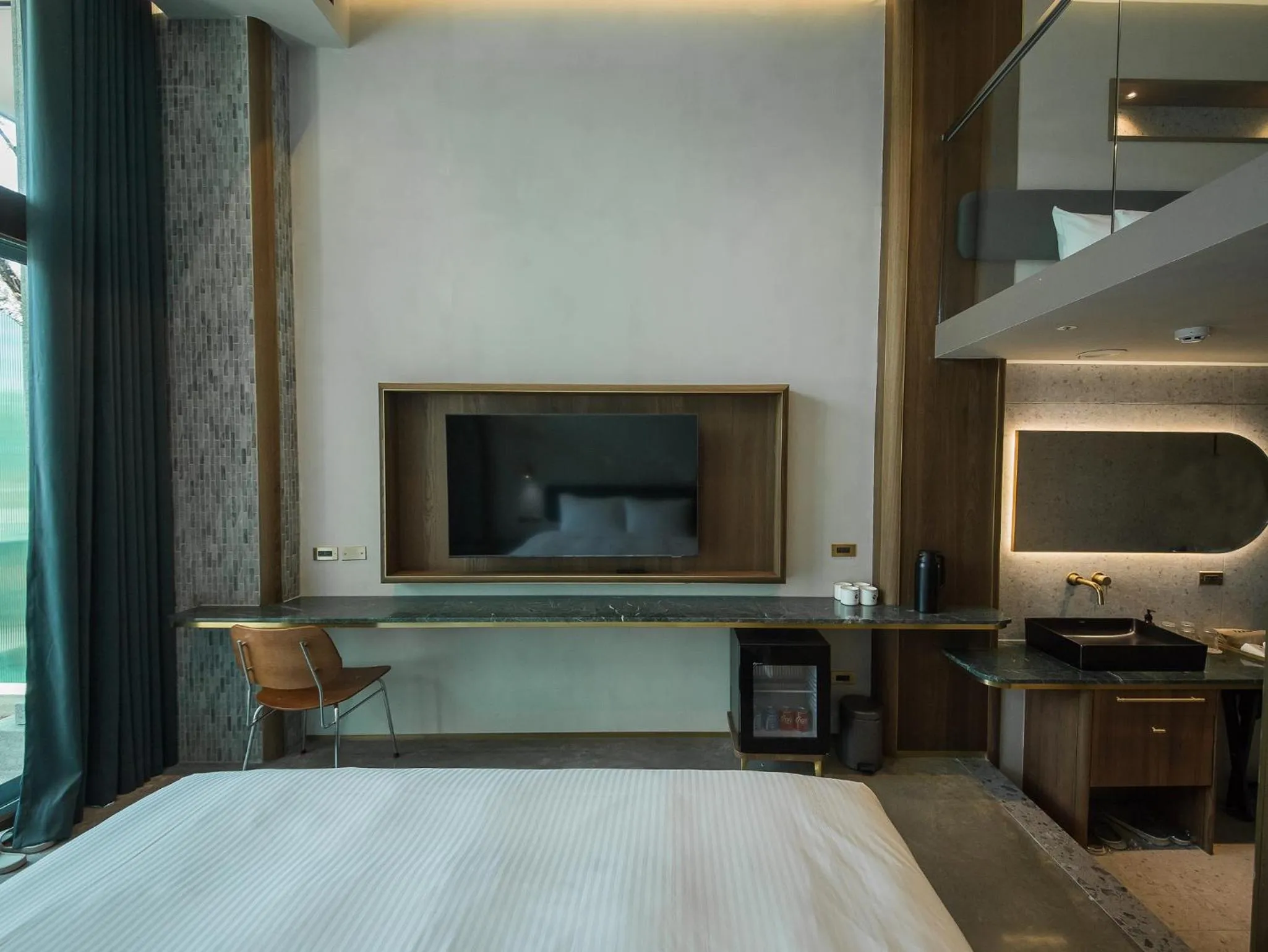 Photo of the whole room, Bed in PAPO'A Harbor Hotel