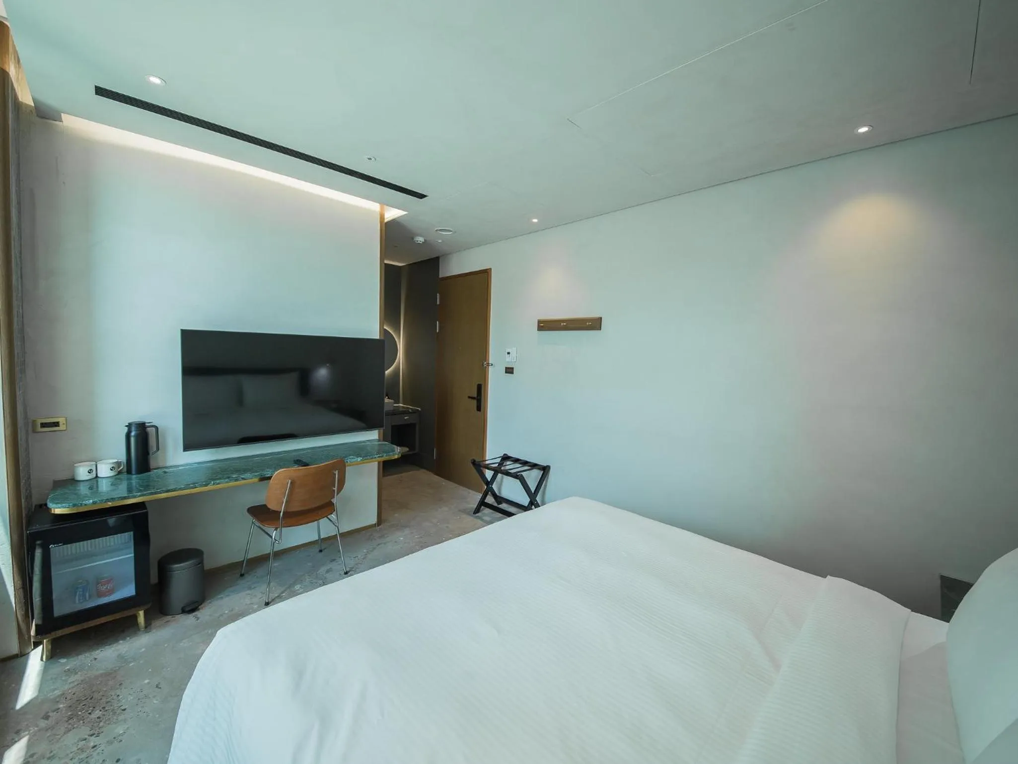 Photo of the whole room, Bed in PAPO'A Harbor Hotel