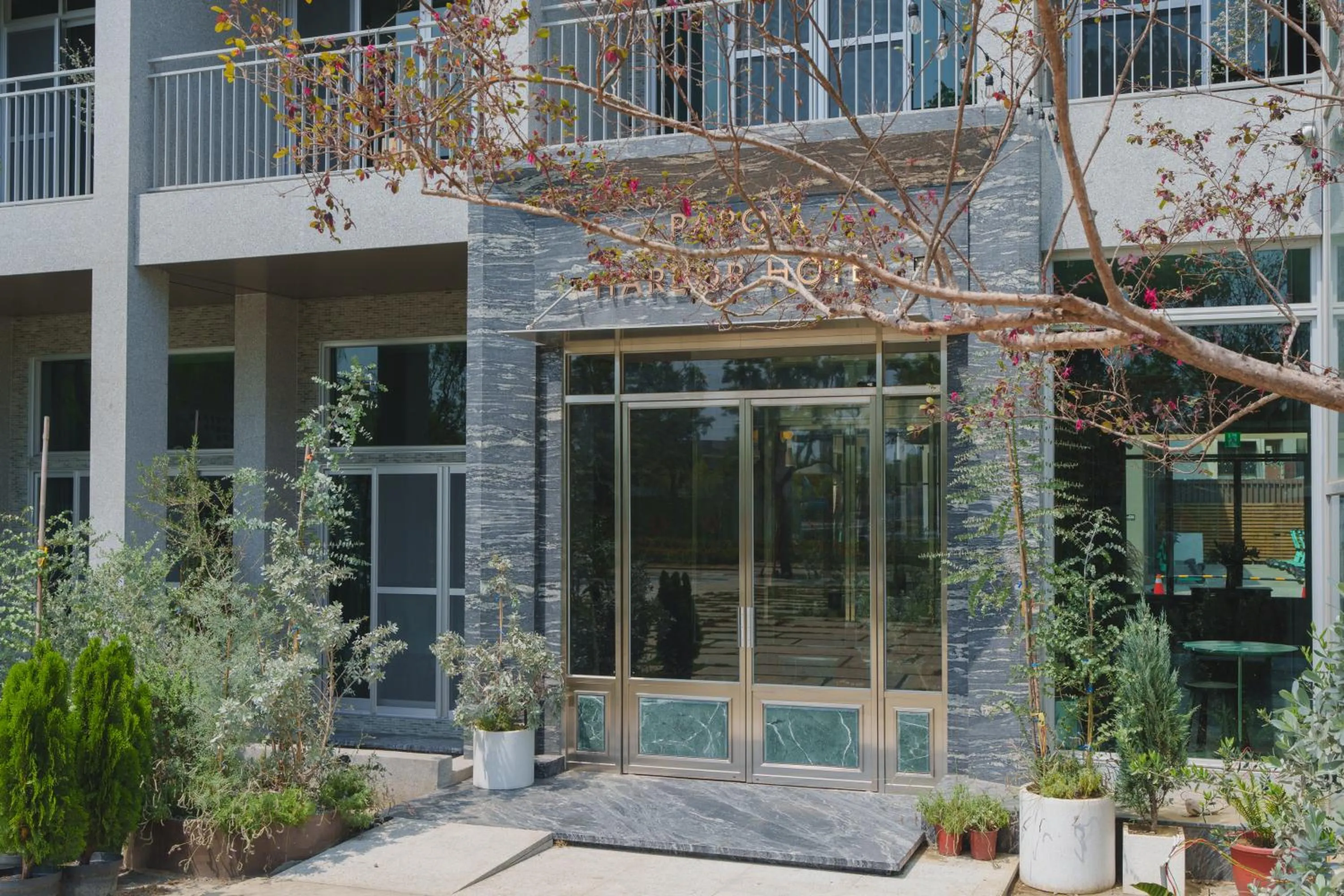 Facade/entrance in PAPO'A Harbor Hotel