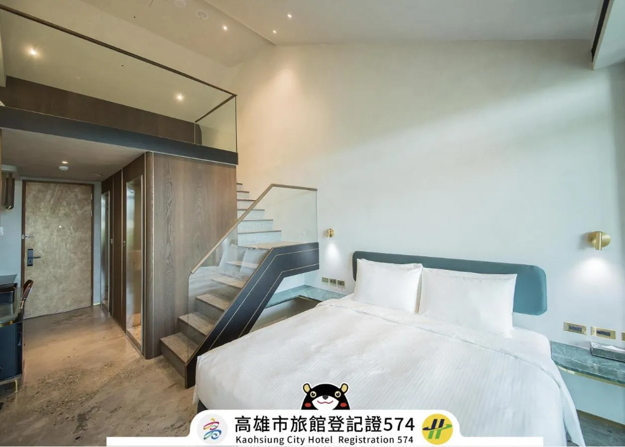 Photo of the whole room, Bed in PAPO'A Harbor Hotel