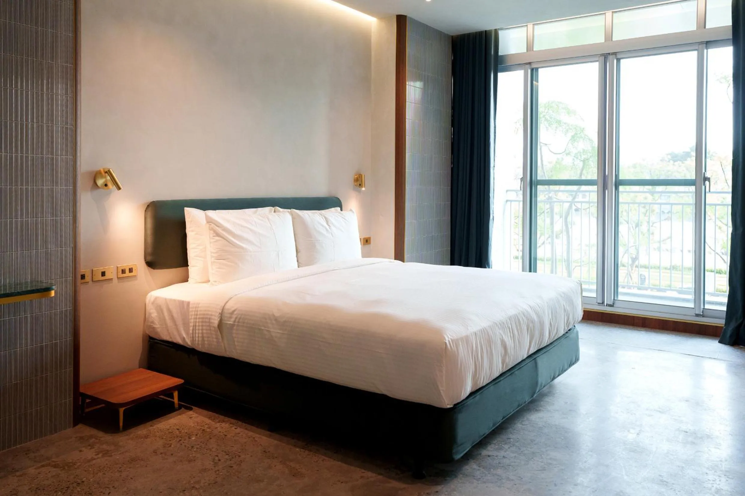 Photo of the whole room, Bed in PAPO'A Harbor Hotel