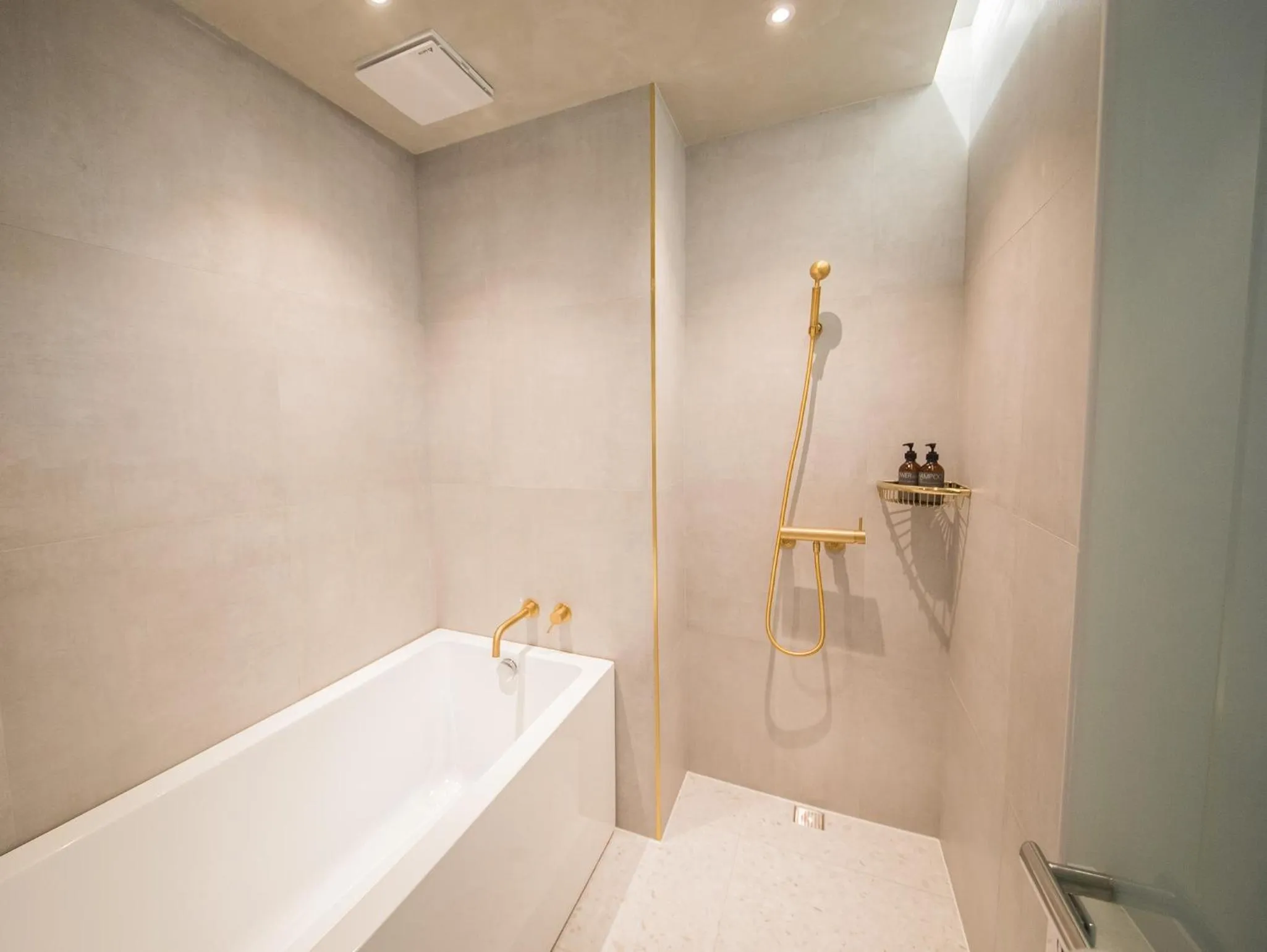 Bathroom in PAPO'A Harbor Hotel