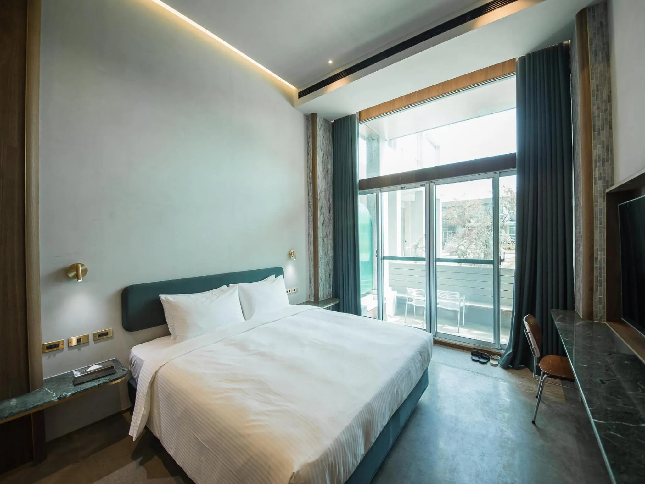 Photo of the whole room, Bed in PAPO'A Harbor Hotel