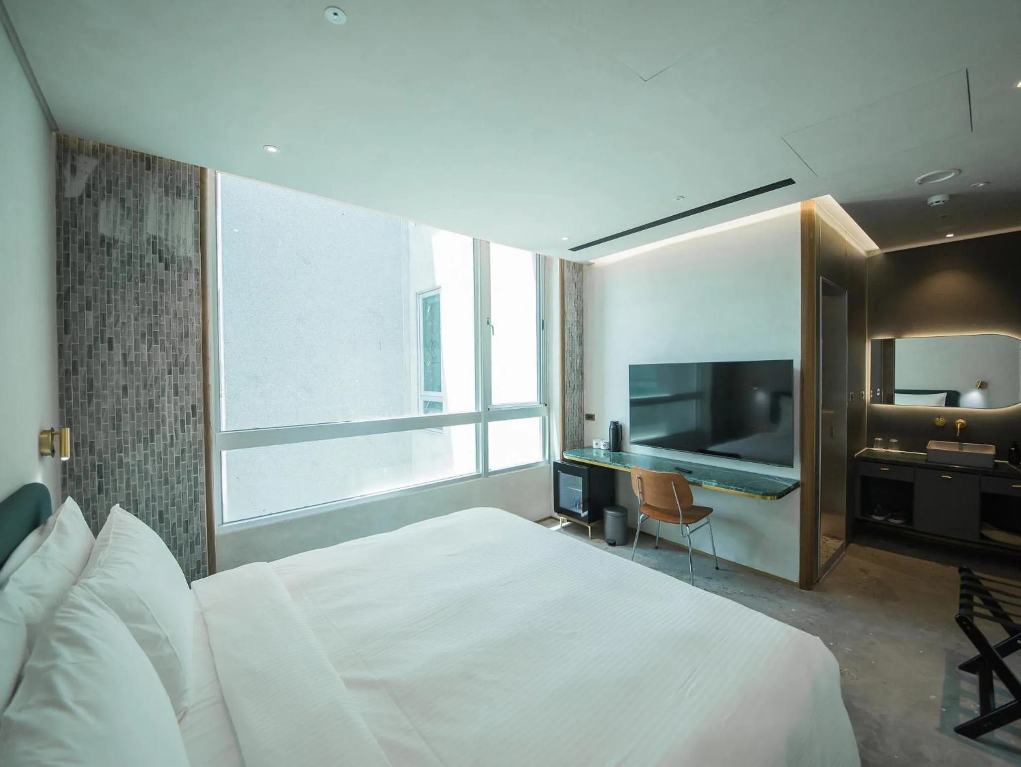 Photo of the whole room, Bed in PAPO'A Harbor Hotel