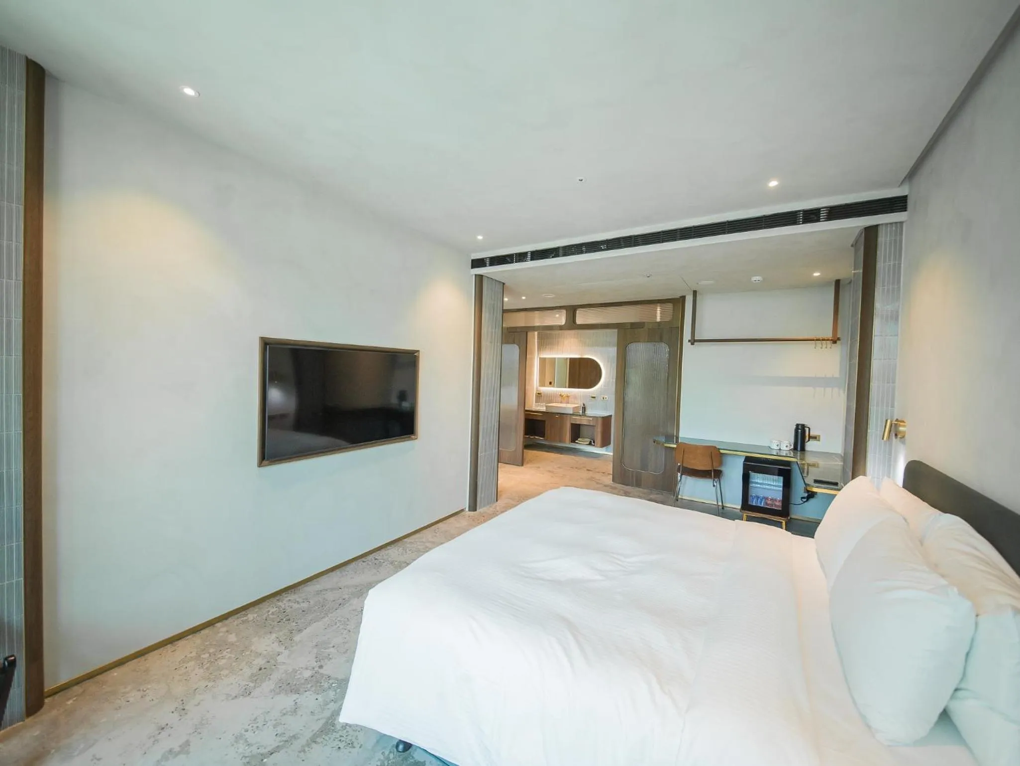 Photo of the whole room, Bed in PAPO'A Harbor Hotel