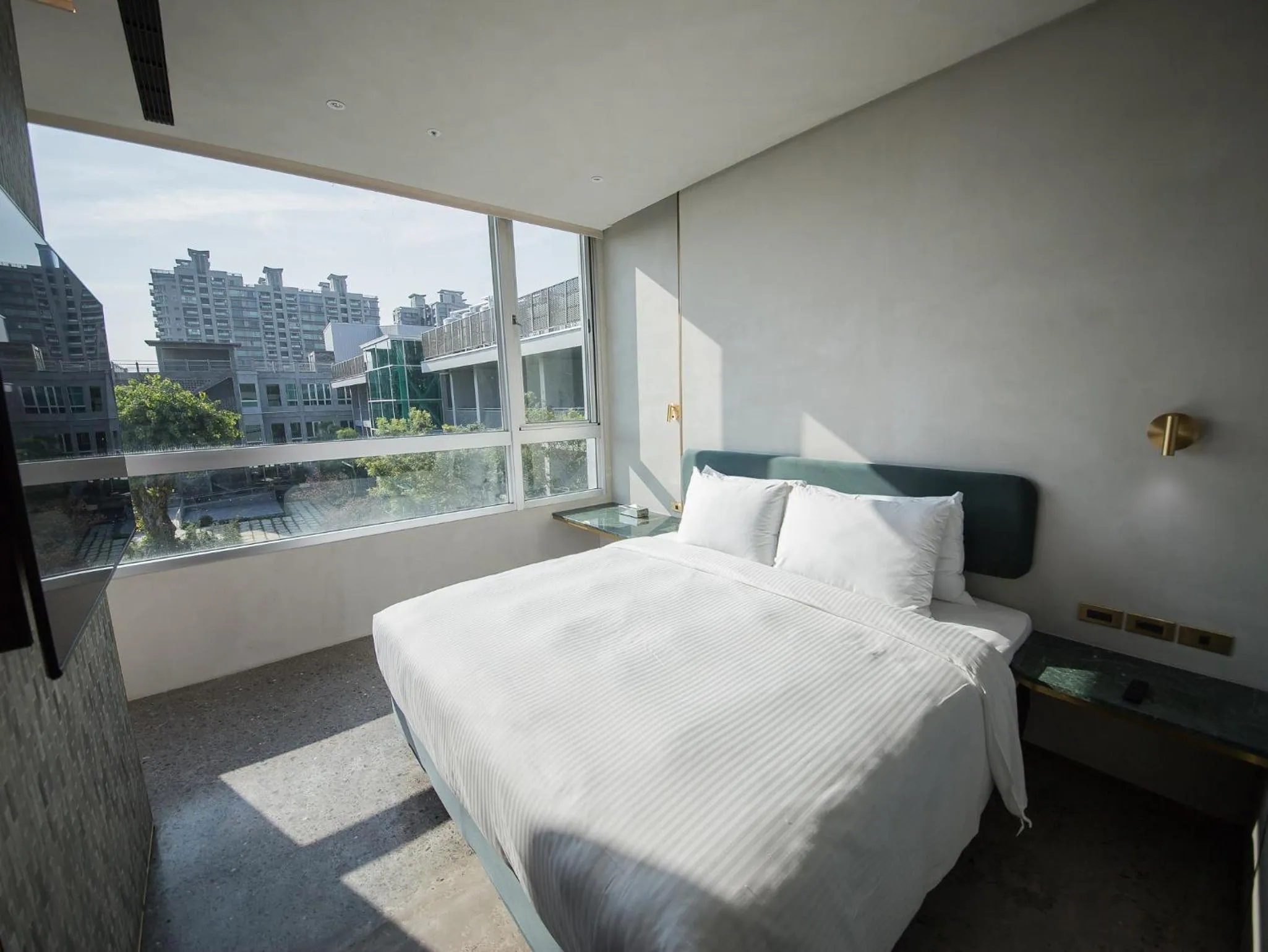 Photo of the whole room, Bed in PAPO'A Harbor Hotel