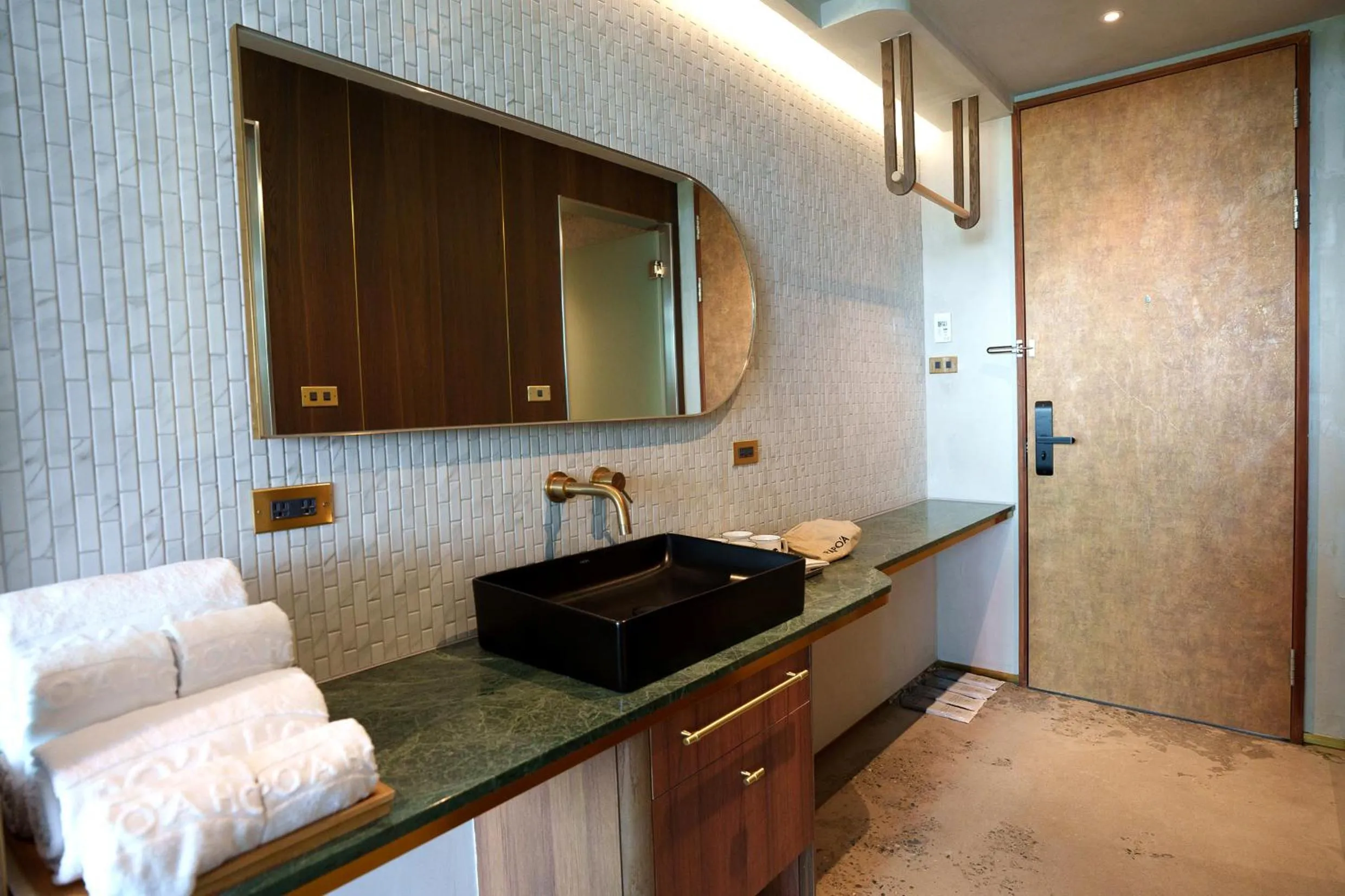 minibar in PAPO'A Harbor Hotel