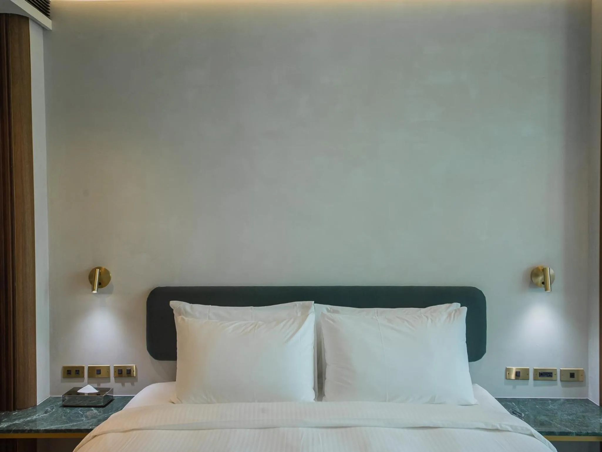 Bed in PAPO'A Harbor Hotel