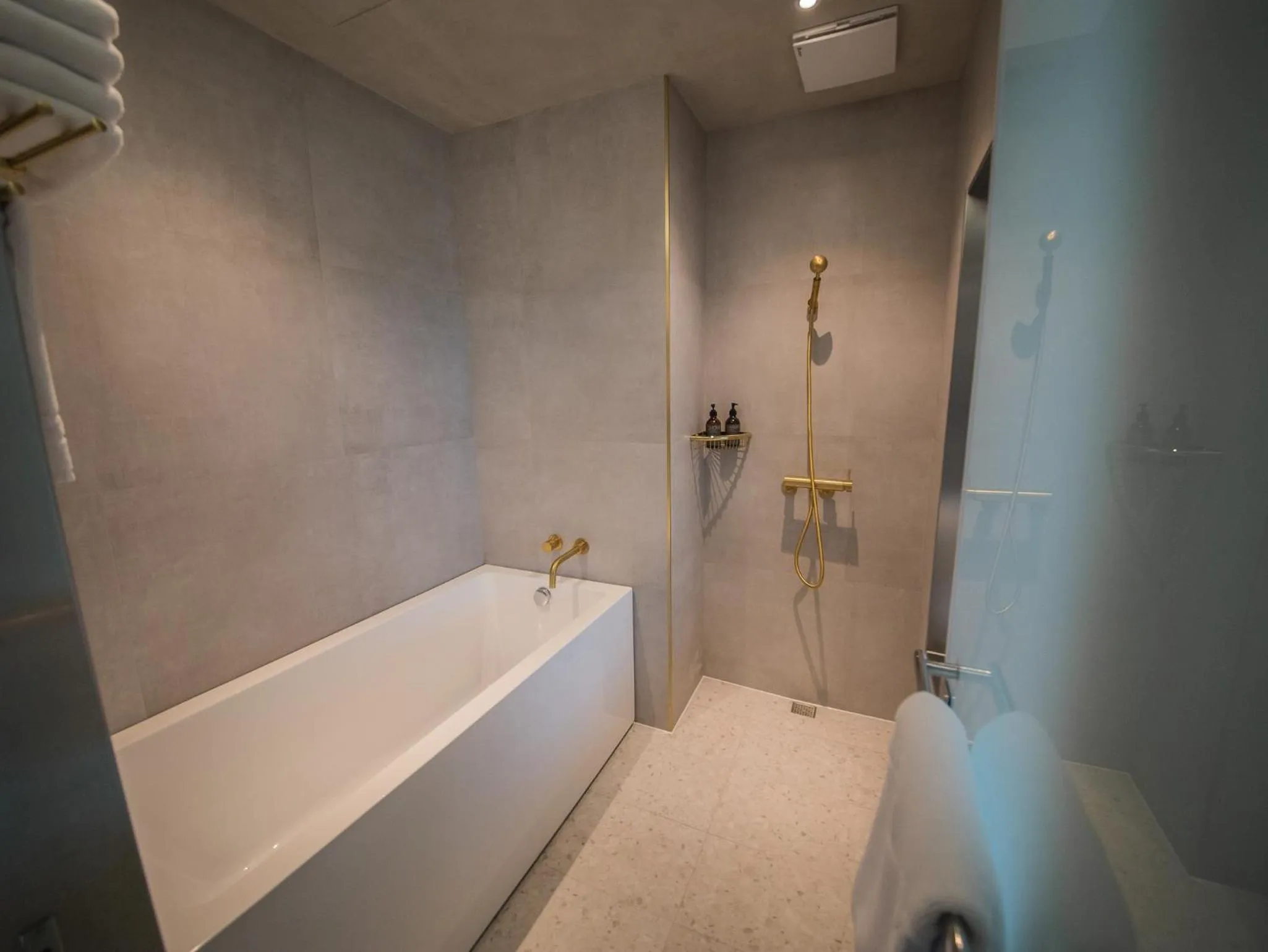 Bathroom in PAPO'A Harbor Hotel