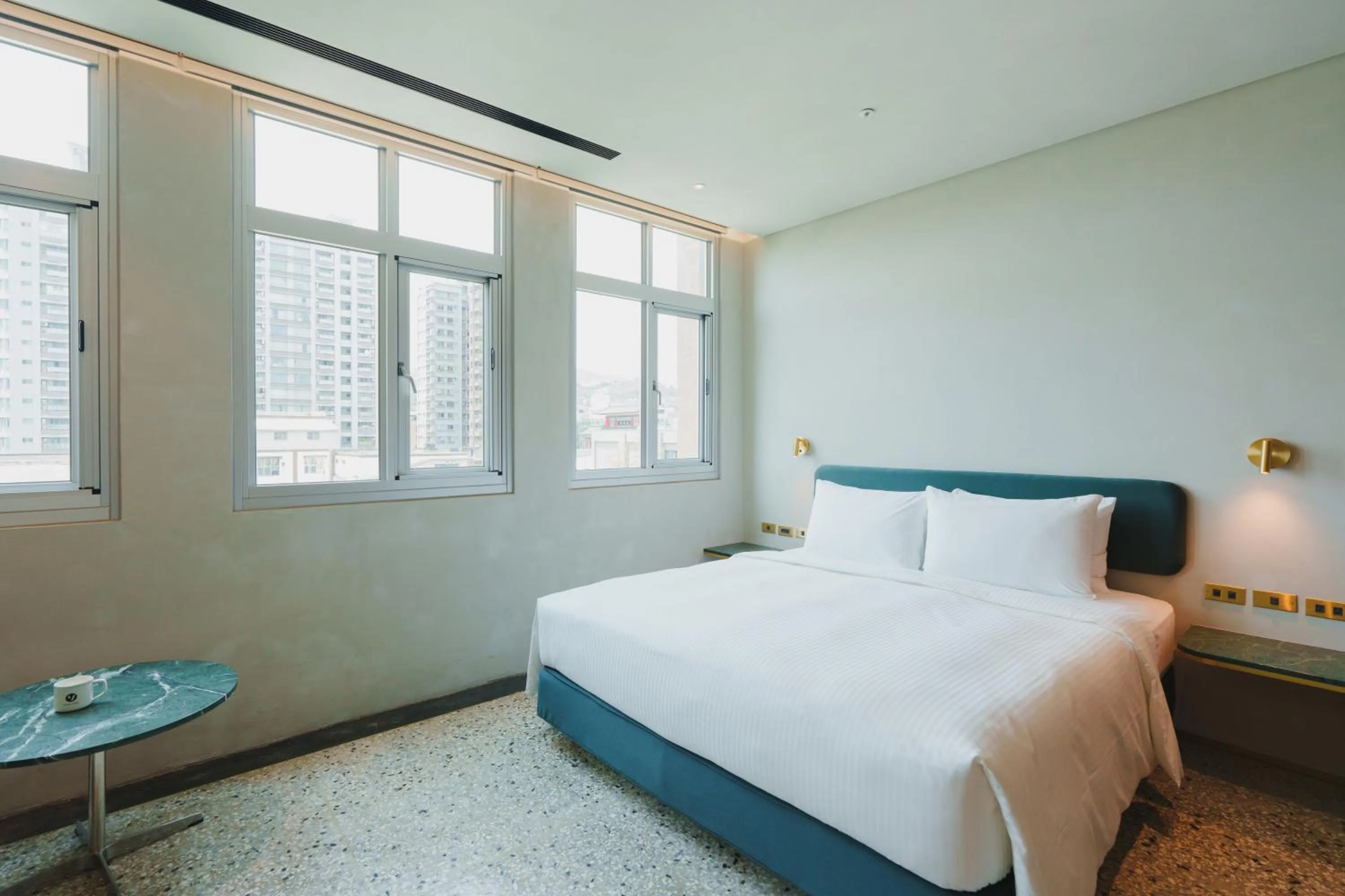 Photo of the whole room, Bed in PAPO'A Harbor Hotel