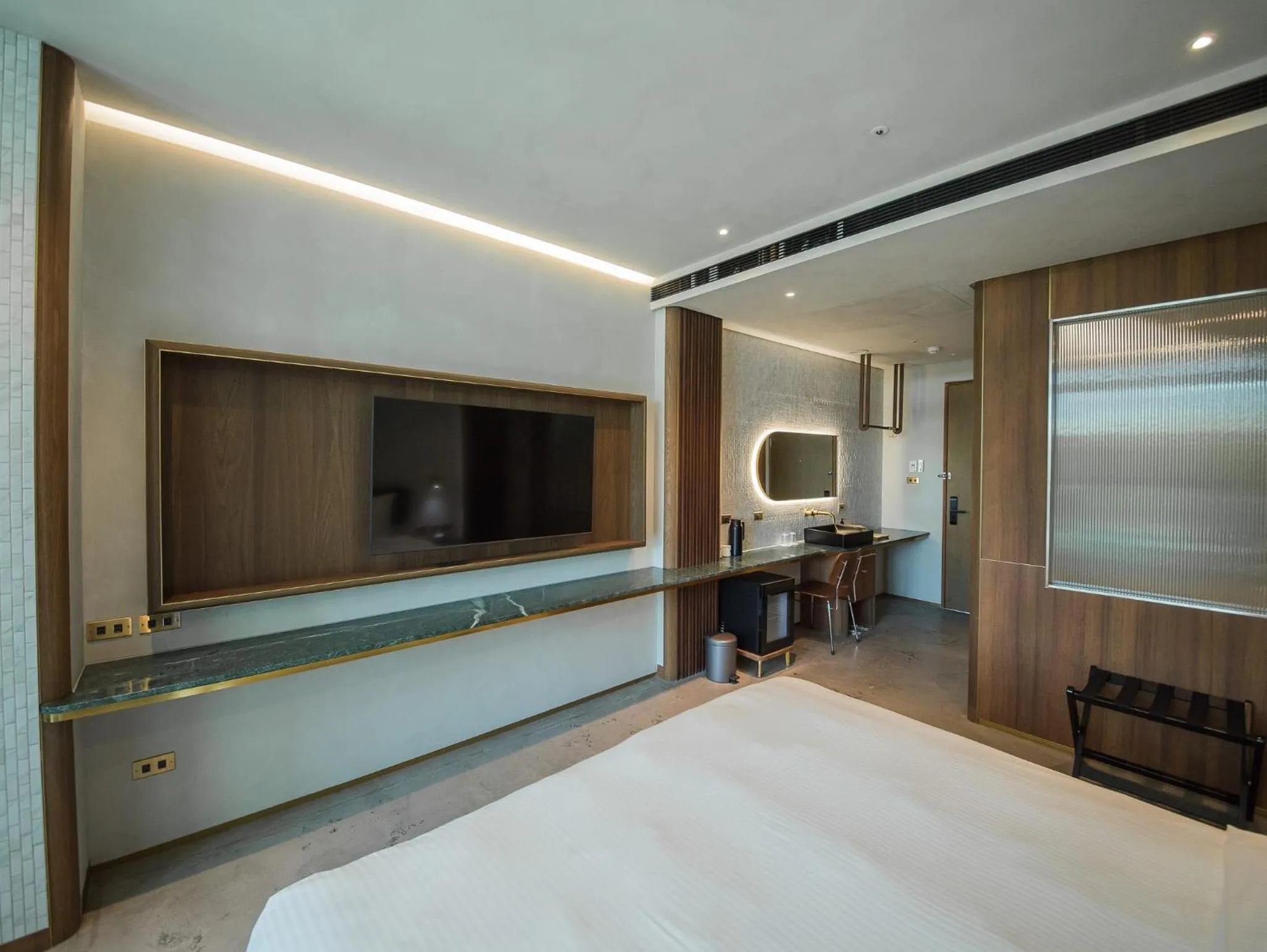 Photo of the whole room, Bed in PAPO'A Harbor Hotel