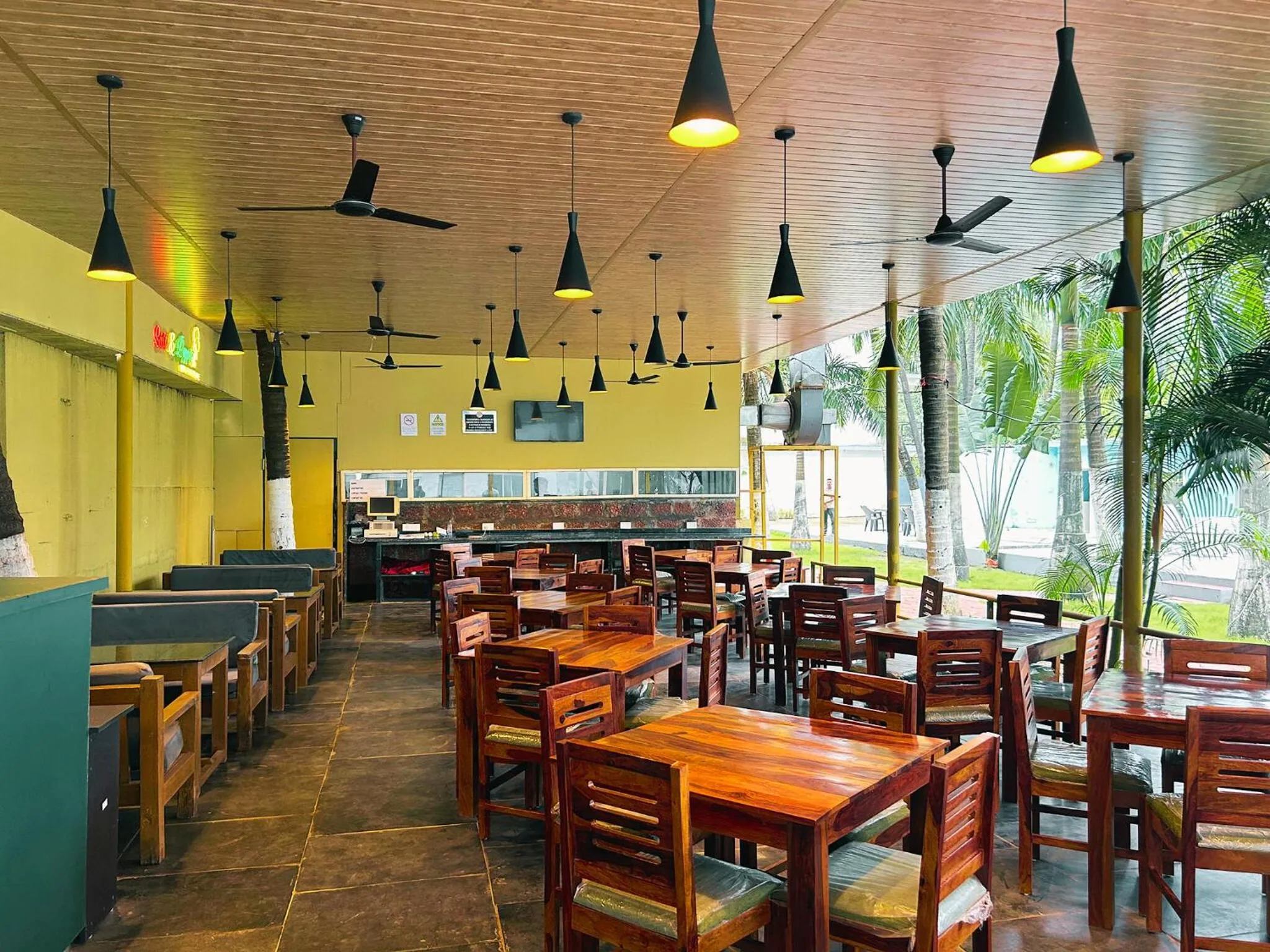 Restaurant/places to eat in Bay Breeze Resorts & Hotels