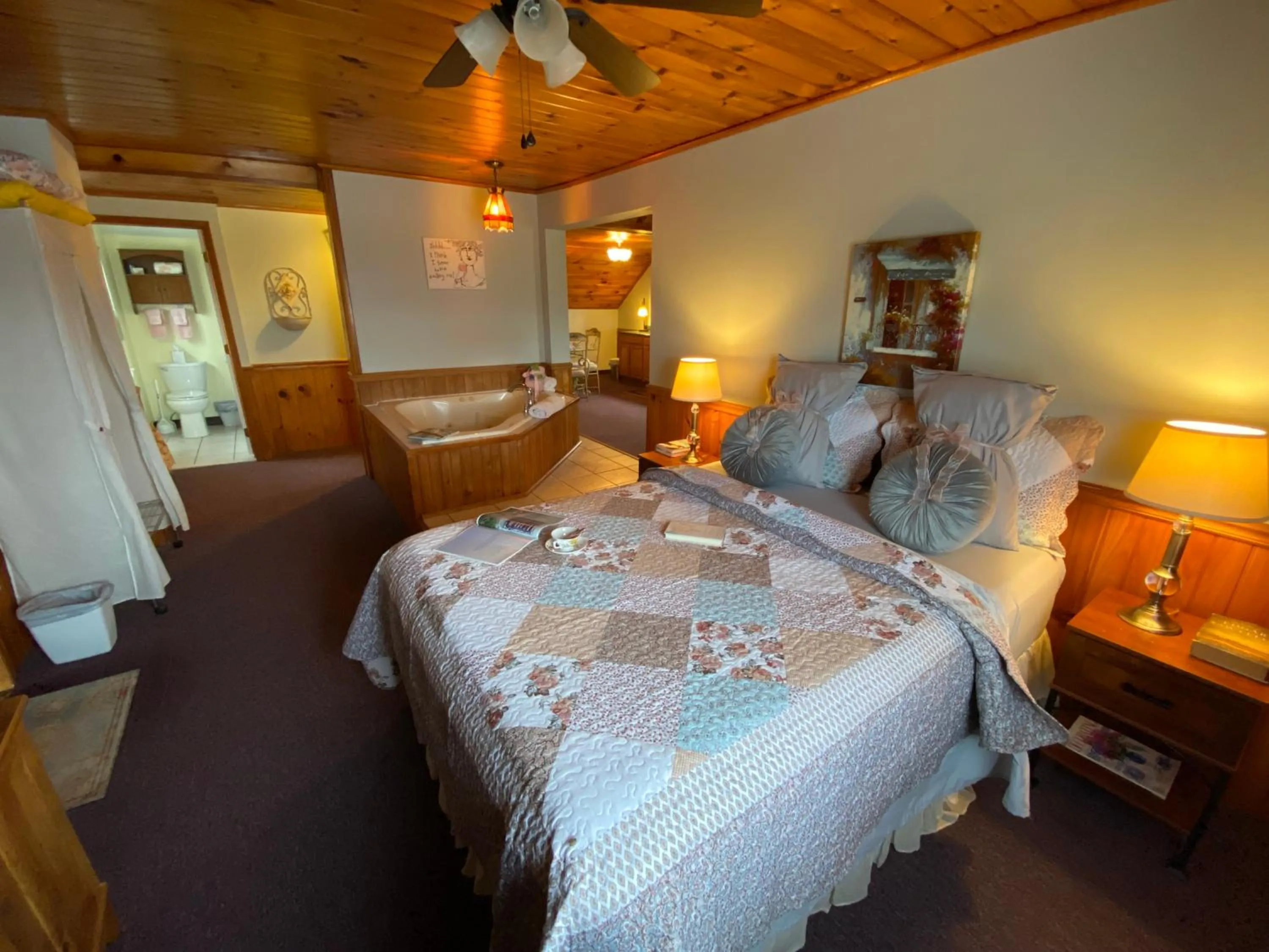 Photo of the whole room, Bed in Savannah House Wine Country Inn & Cottages