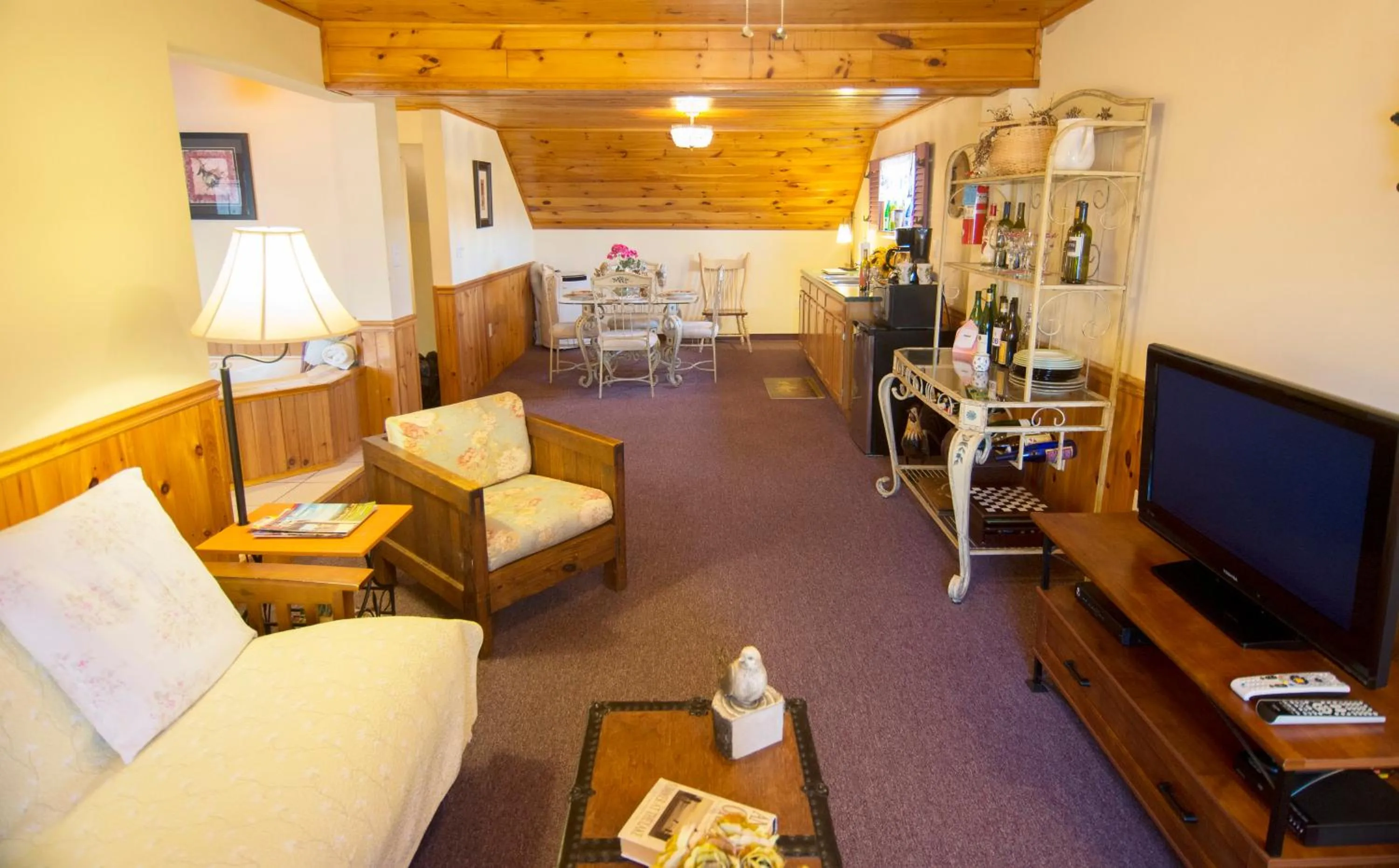 Living room in Savannah House Wine Country Inn & Cottages