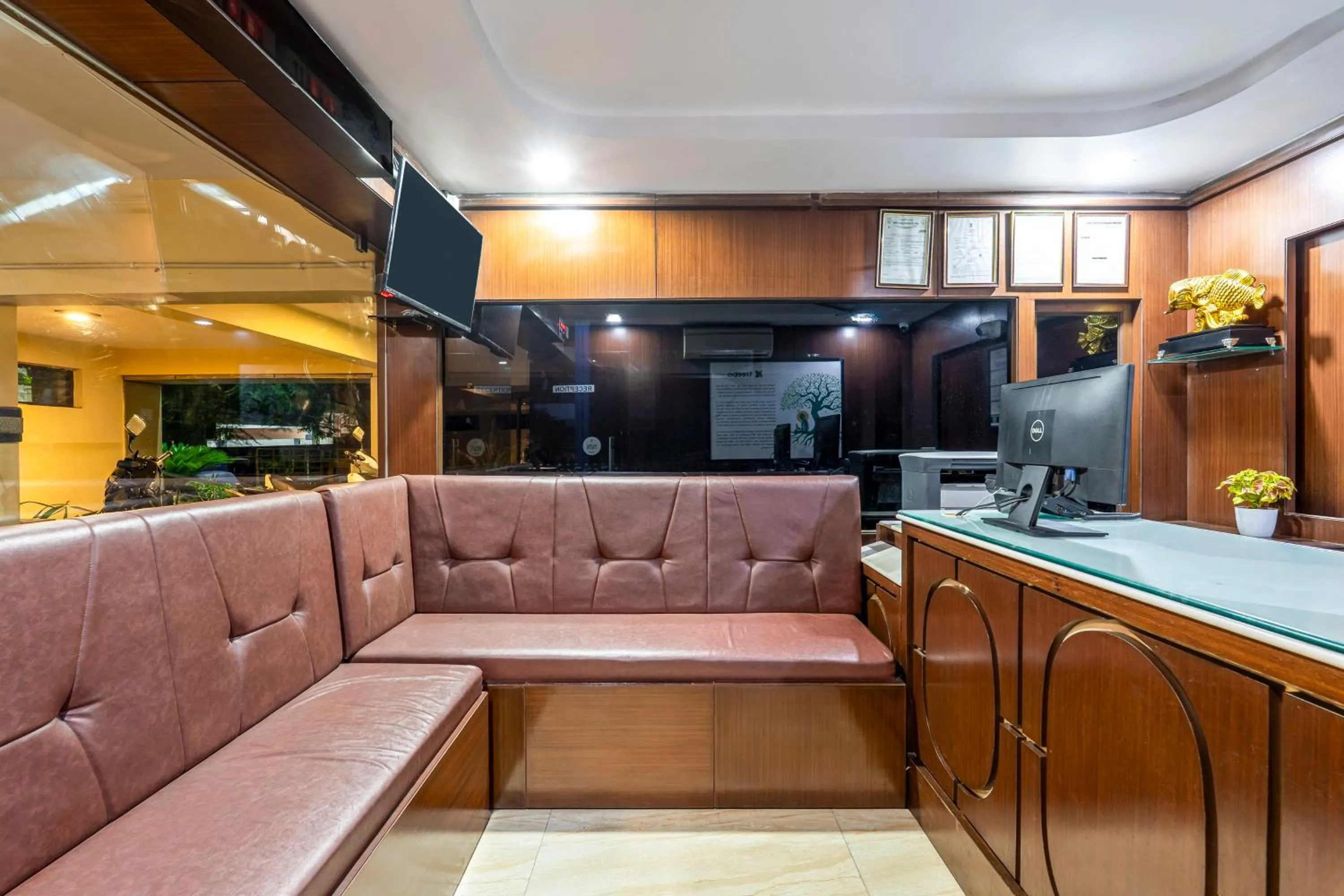 Seating area in Treebo Marina Grand, Railway station