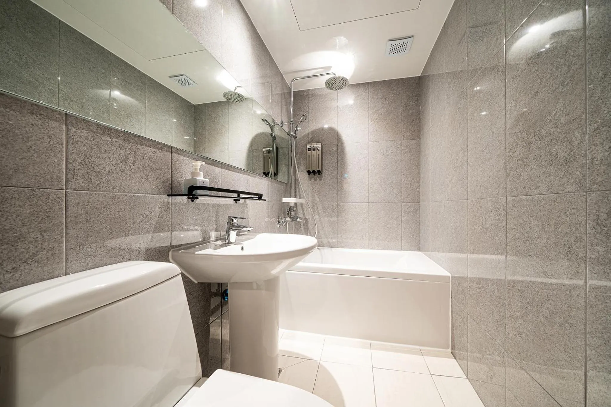 Bathroom in Hotel May Yongsan