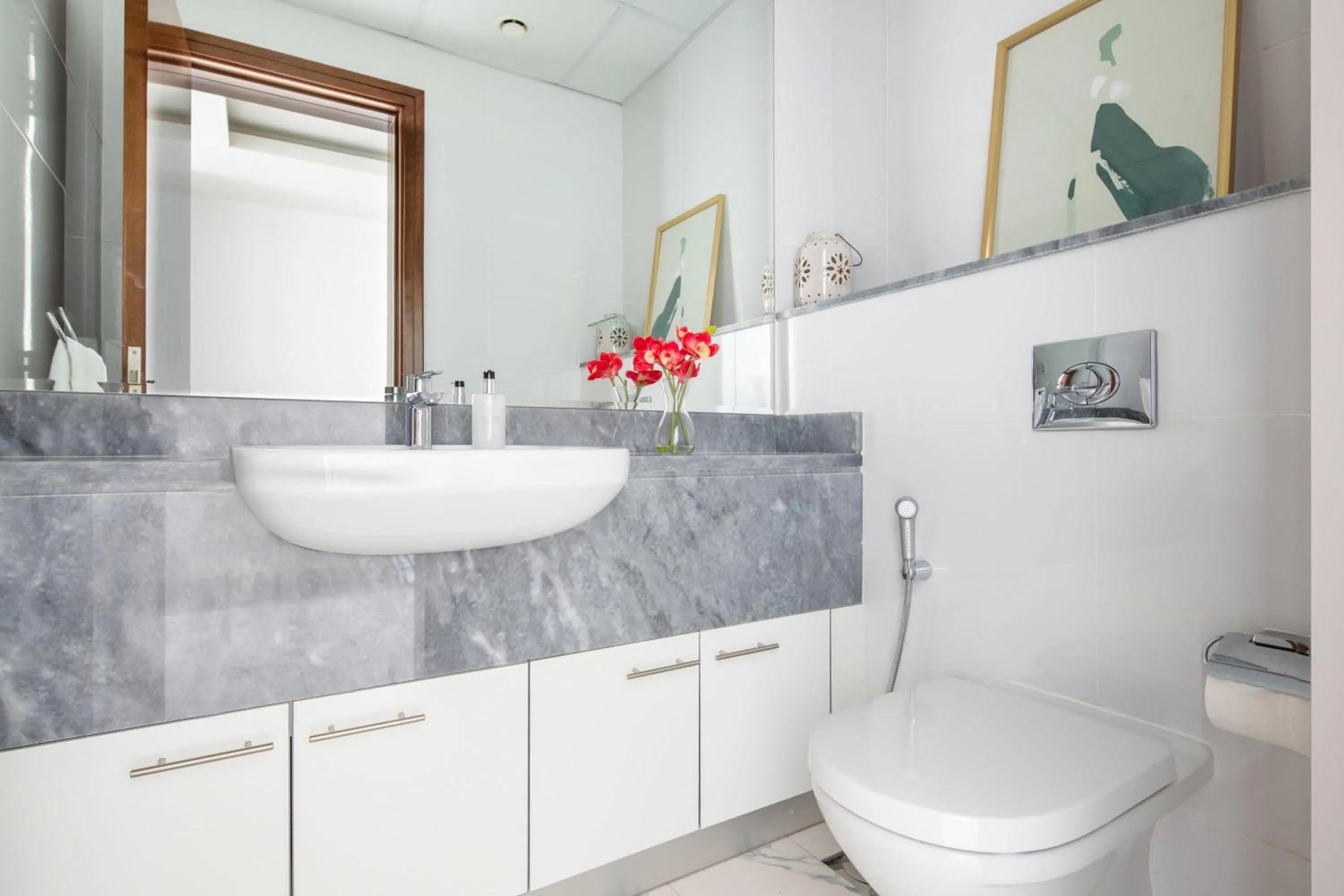 Bathroom in Frank Porter - Noora Tower