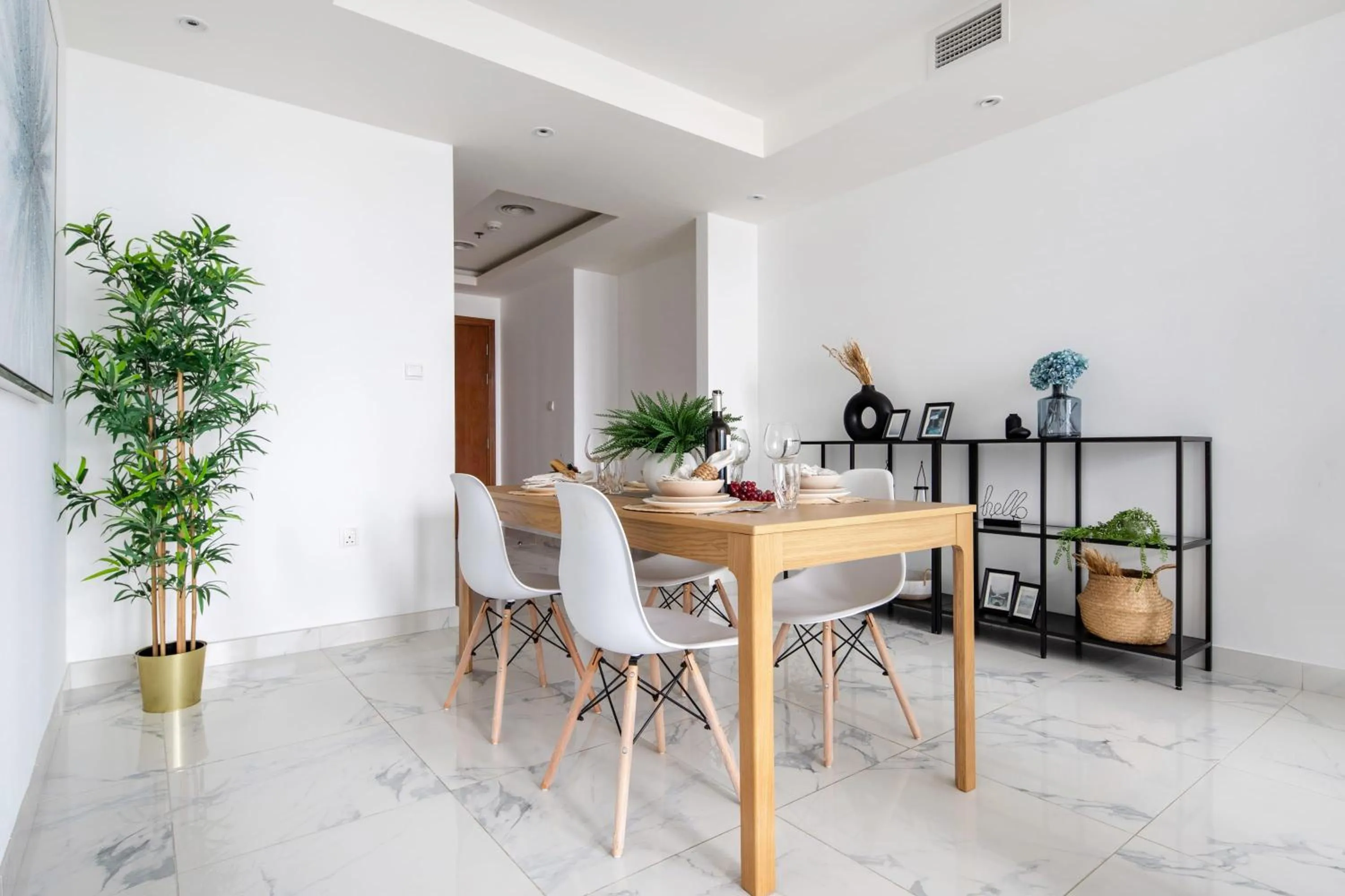 Dining area in Frank Porter - Noora Tower