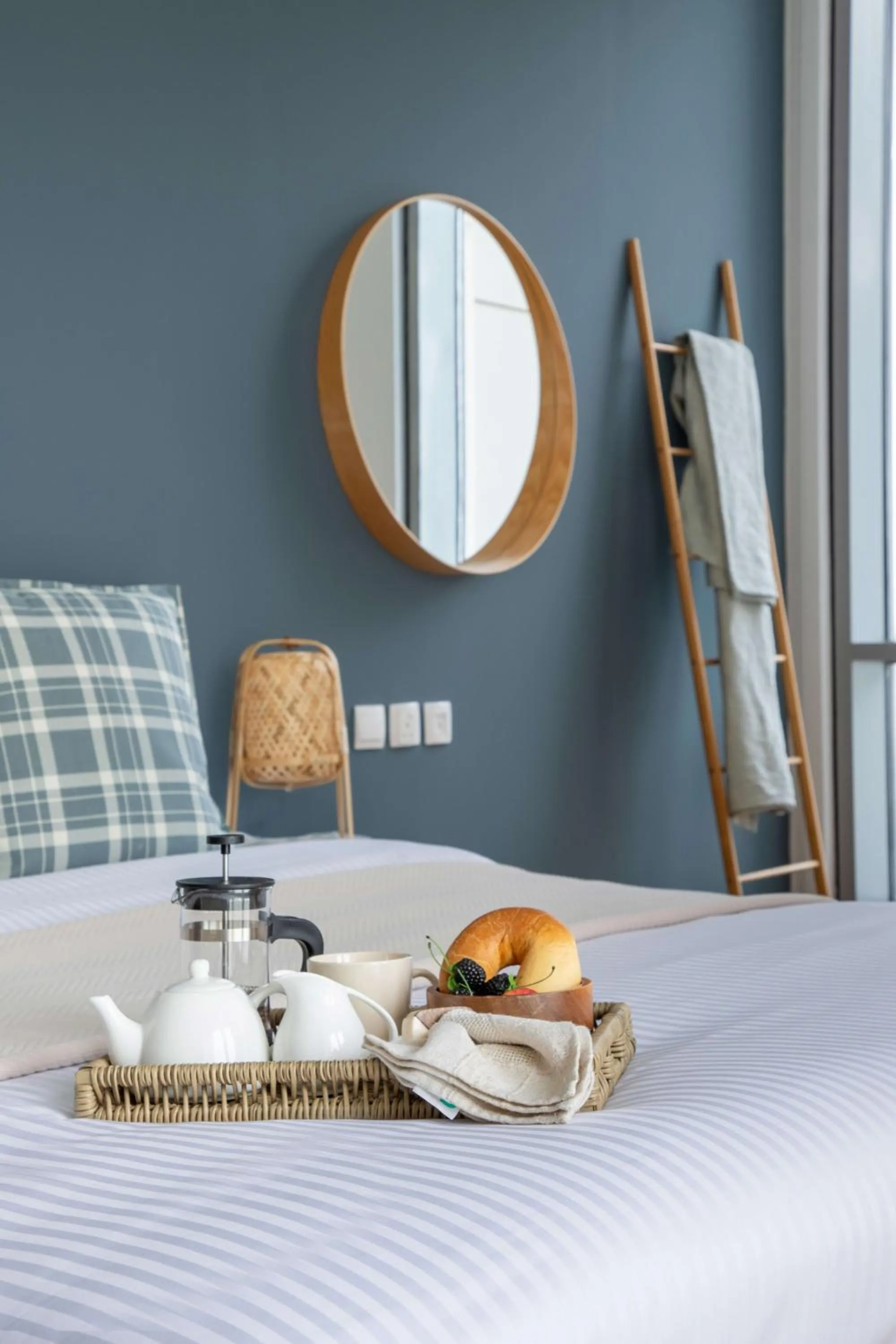 Bed in Frank Porter - Noora Tower