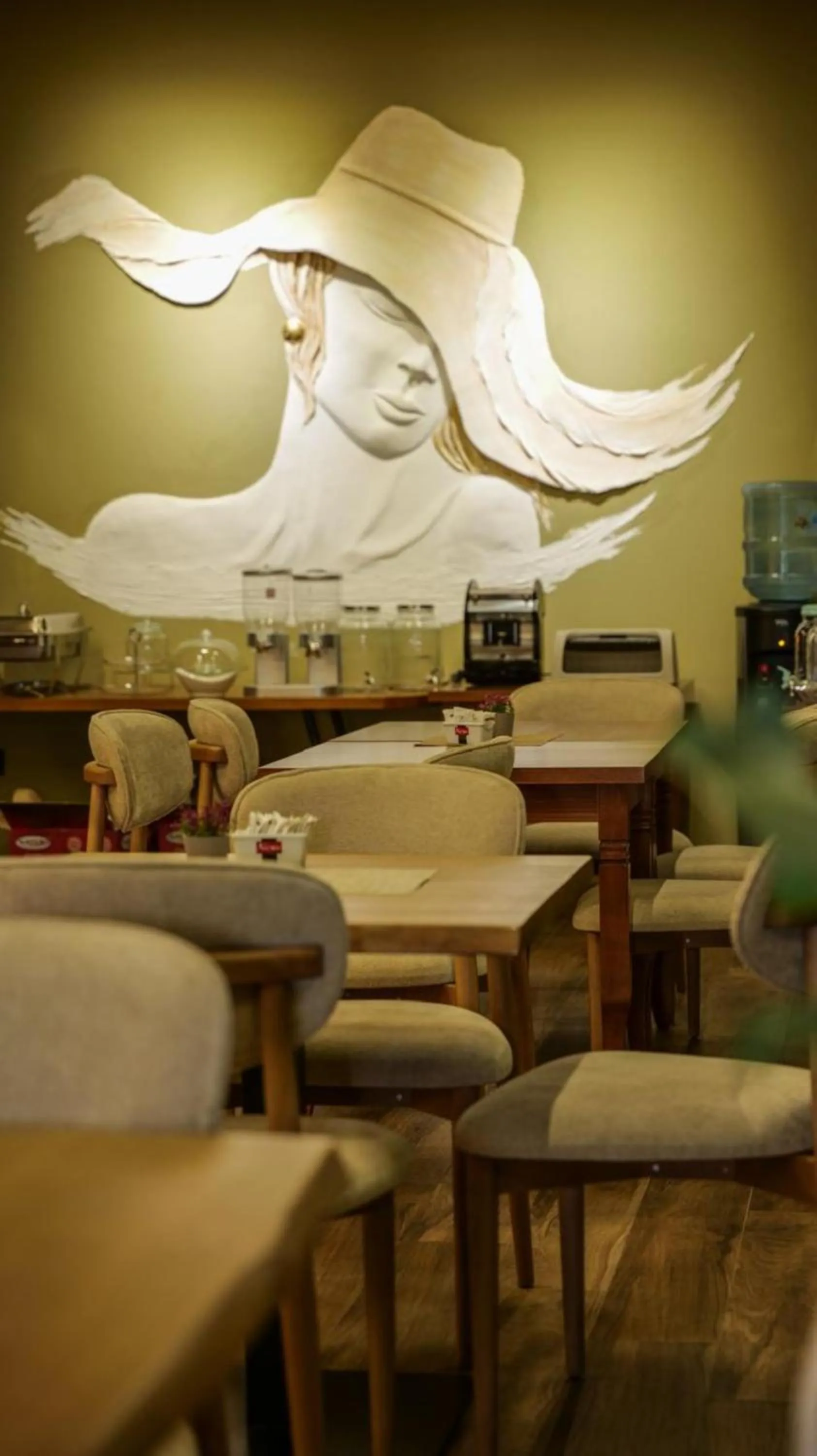 Restaurant/places to eat in AFA Hotel