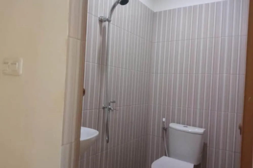 Bathroom in Hotel O Njy House SyariahNearBandara Sultan Syarif Kasim II
