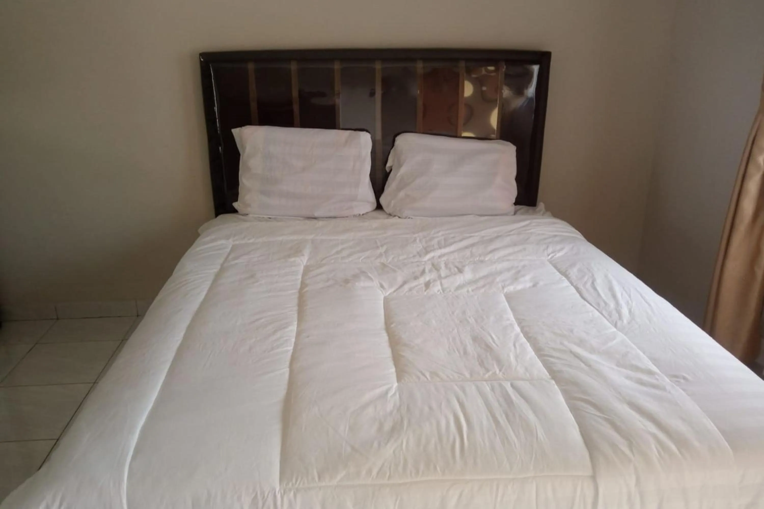 Photo of the whole room, Bed in Hotel O Njy House SyariahNearBandara Sultan Syarif Kasim II