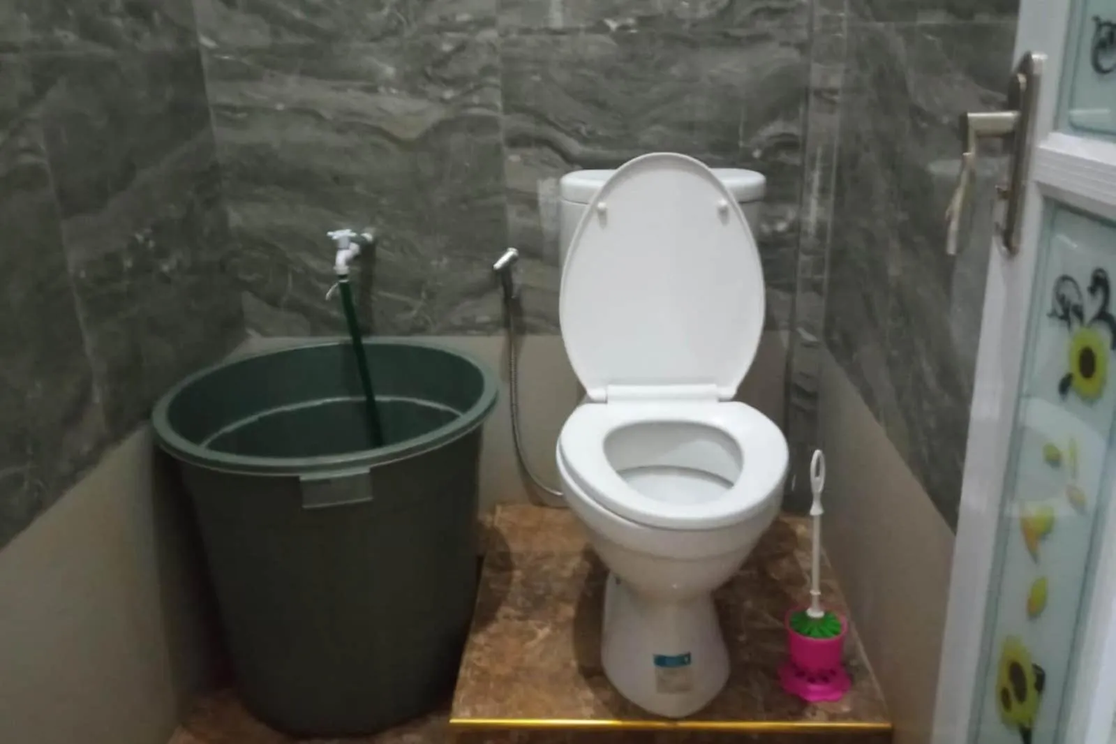 Bathroom in Hotel O Neva Guest House SyariahNearWaduk Cipta Karya