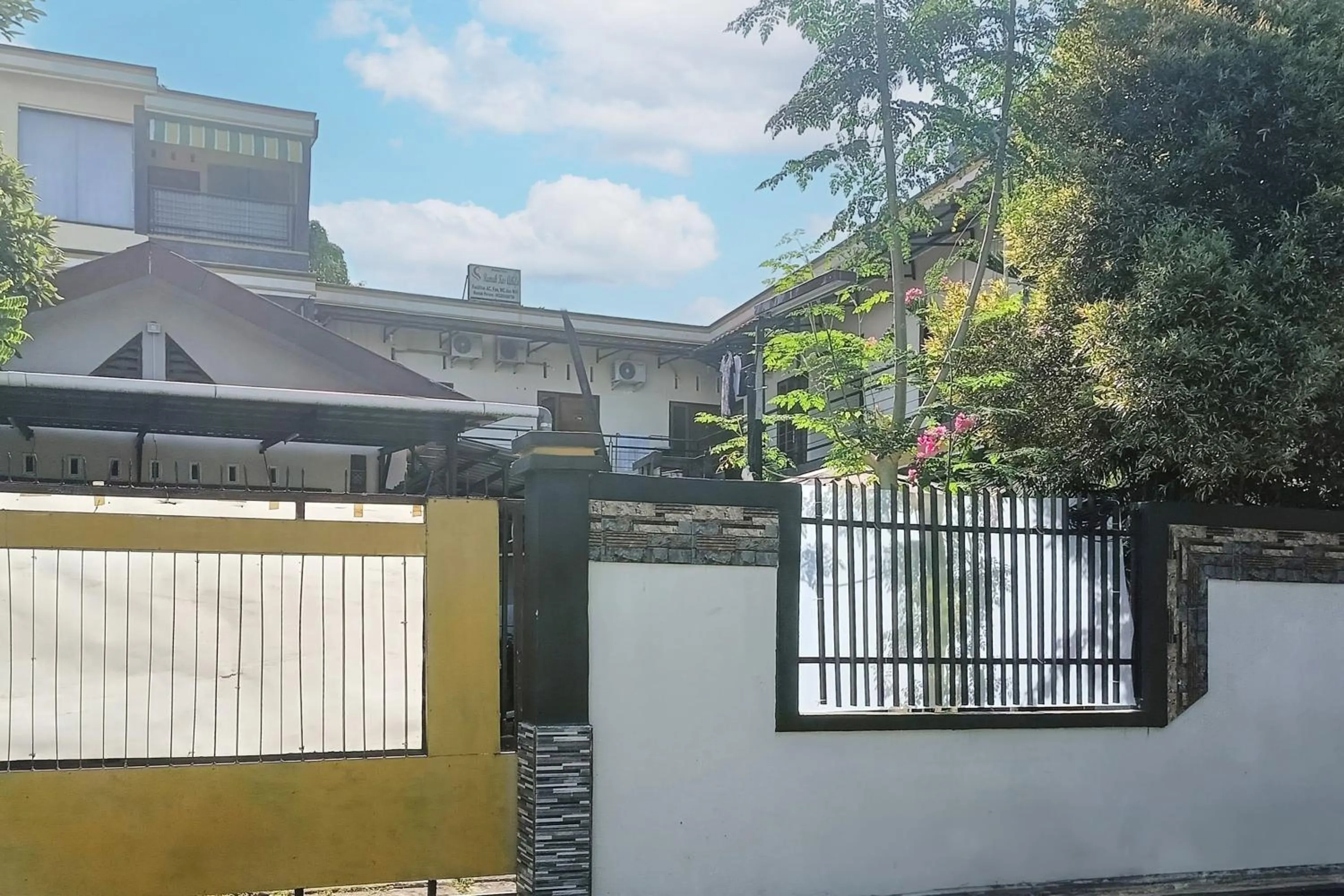 Facade/entrance in Hotel O Atifah Homes