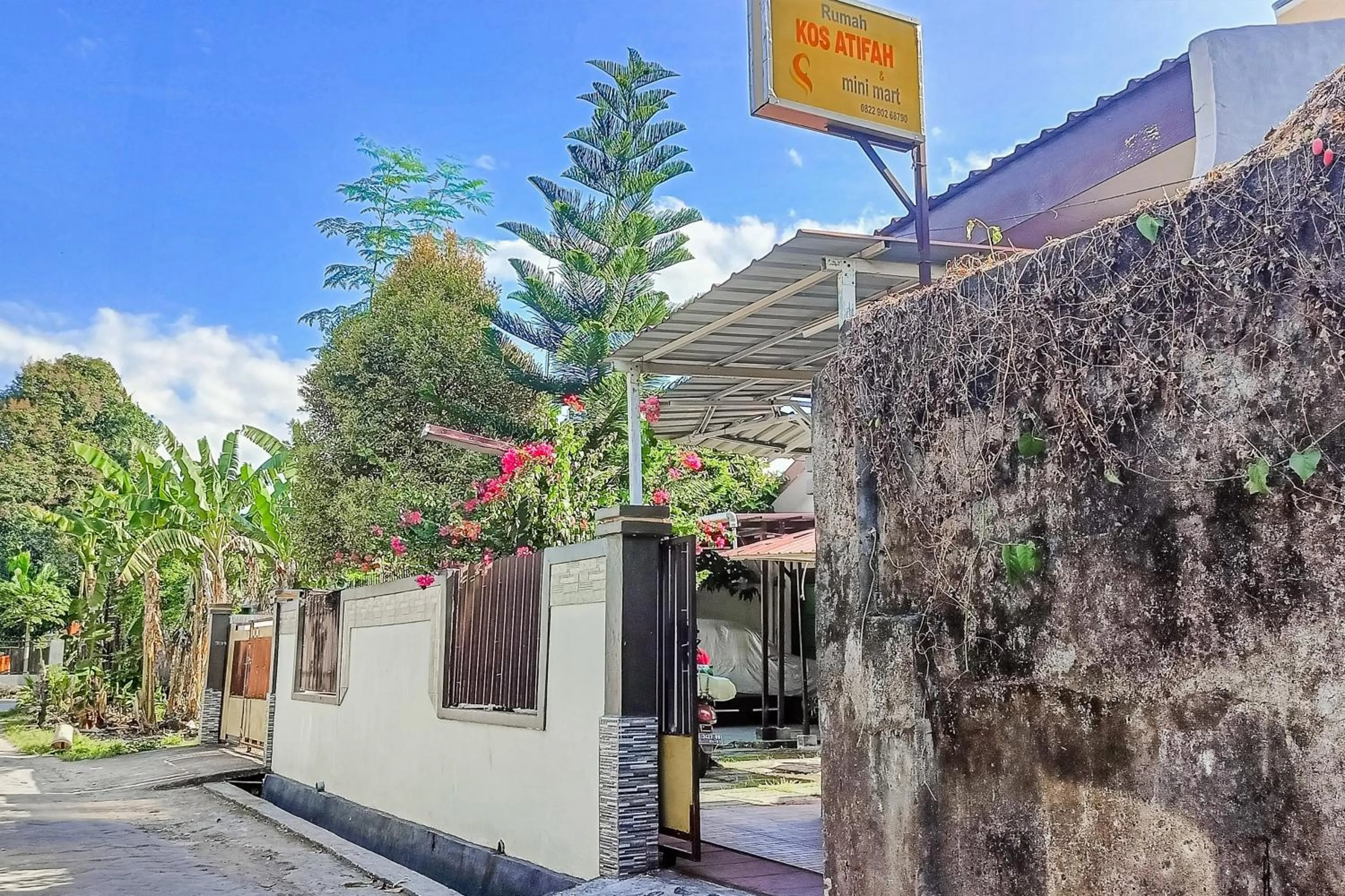 Facade/entrance in Hotel O Atifah Homes