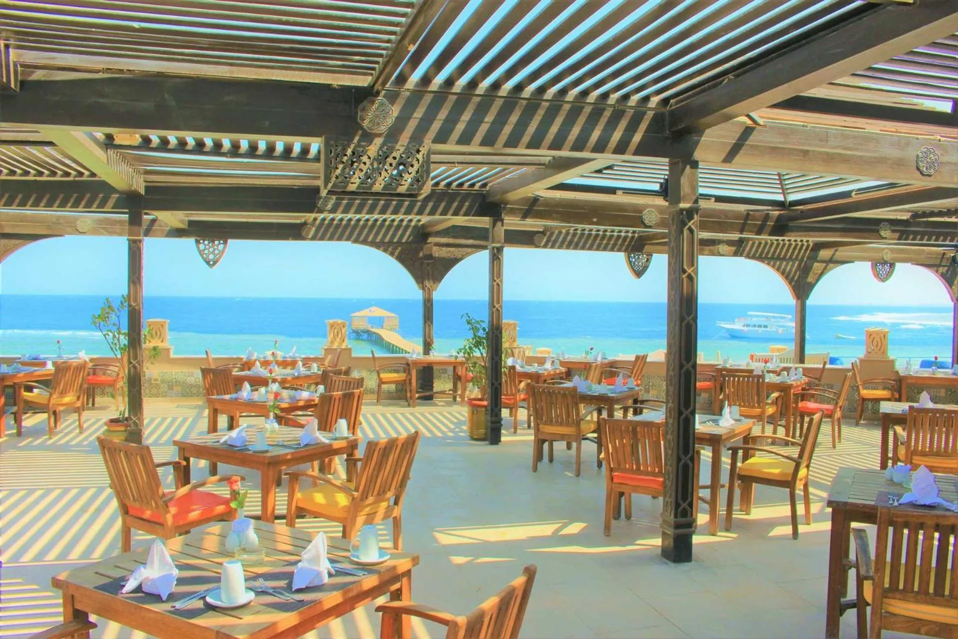 Restaurant/places to eat in Rohanou Beach Resort