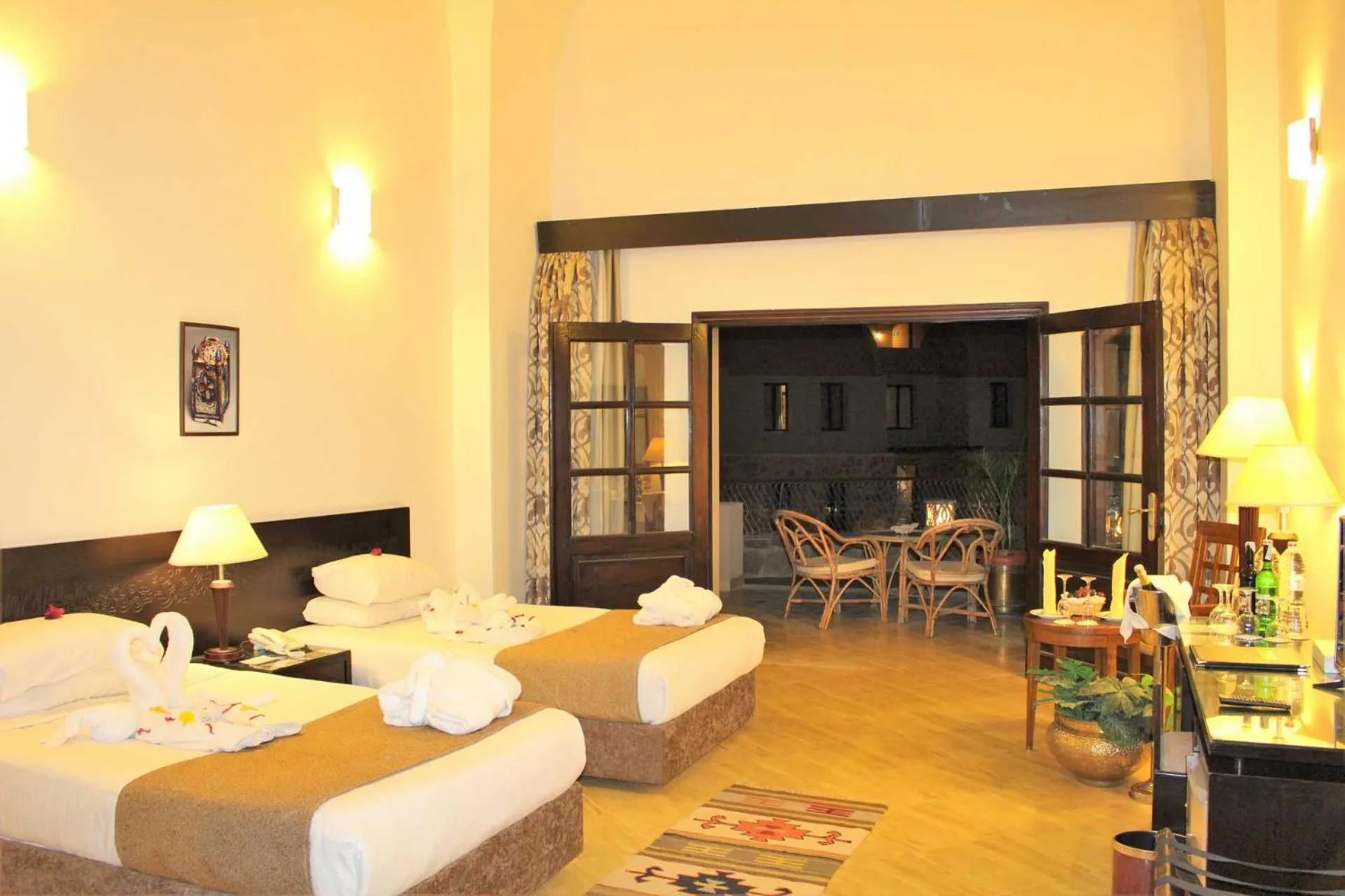 Bed in Rohanou Beach Resort