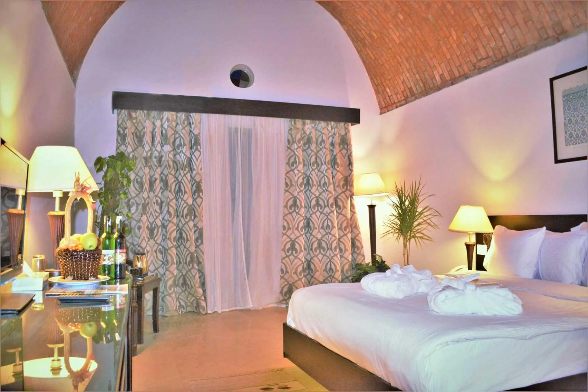 Bed in Rohanou Beach Resort